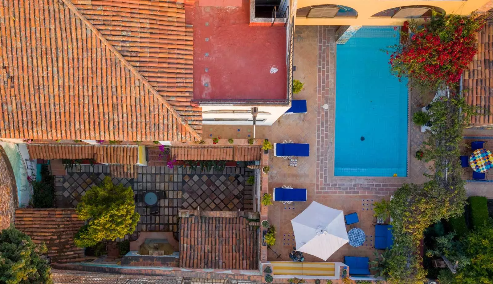 Villa Mariposa — Atascadero (Arcos de San Miguel), San Miguel de Allende — photo 26 — charming colonial courtyard, sparkling pool oasis