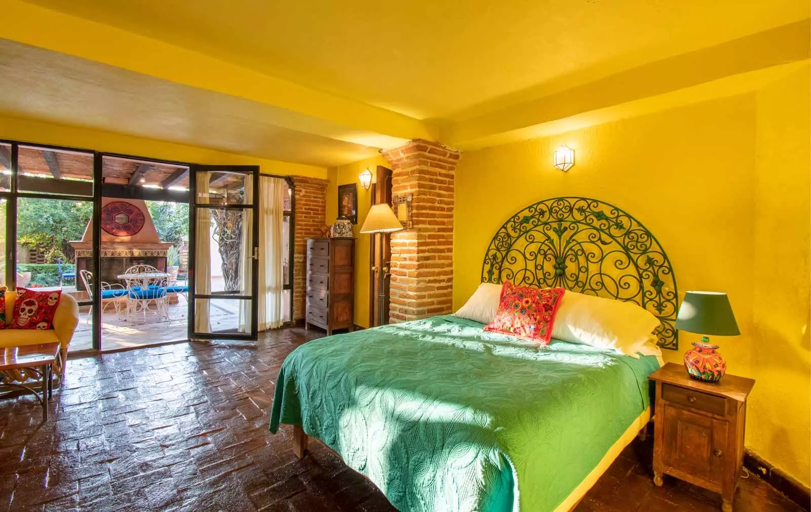 Villa Mariposa — Atascadero (Arcos de San Miguel), San Miguel de Allende — photo 22 — vibrant master suite, colonial elegance