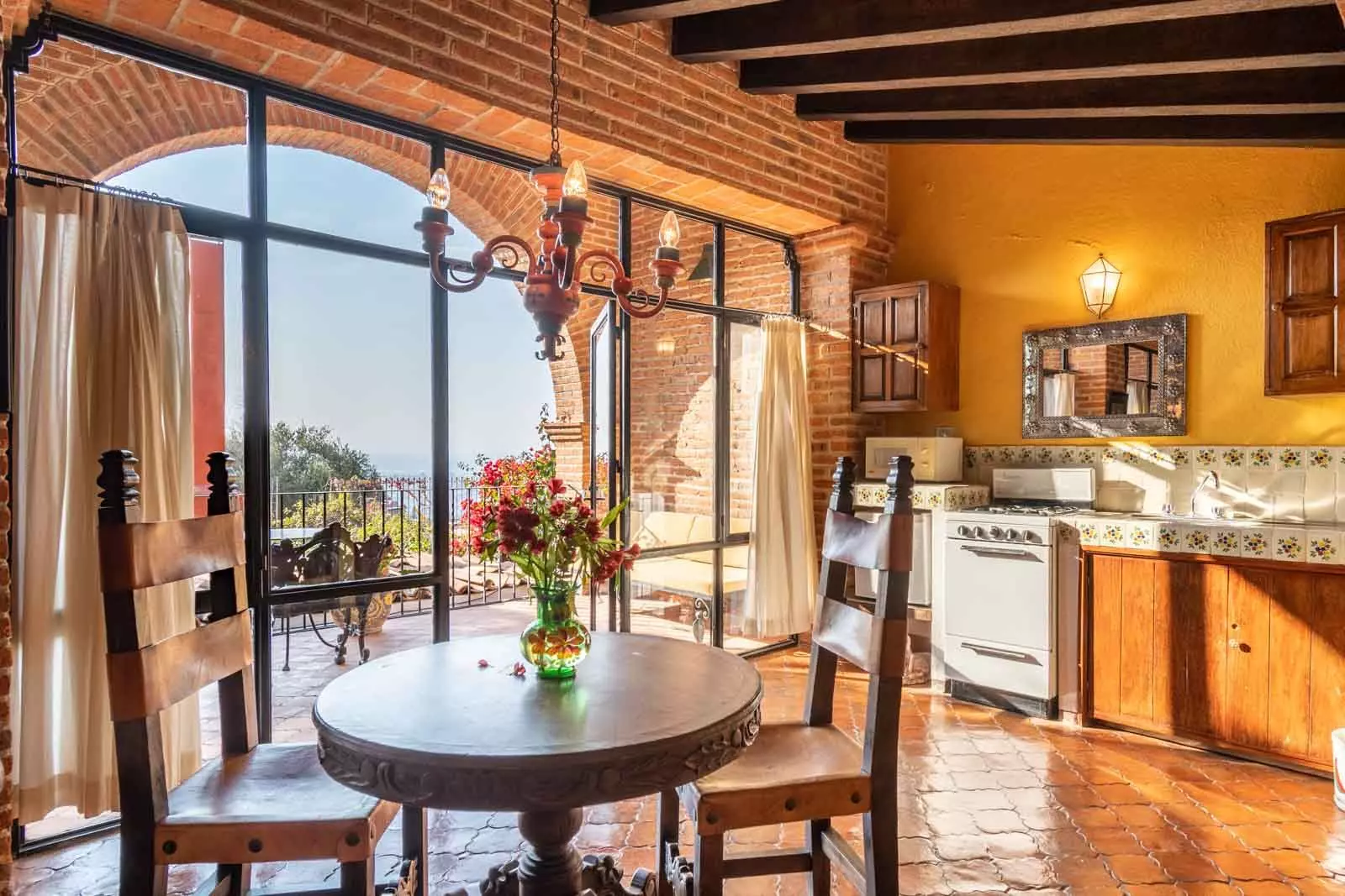 Villa Mariposa — Atascadero (Arcos de San Miguel), San Miguel de Allende — photo 5 — golden-hued terrace with panoramic views