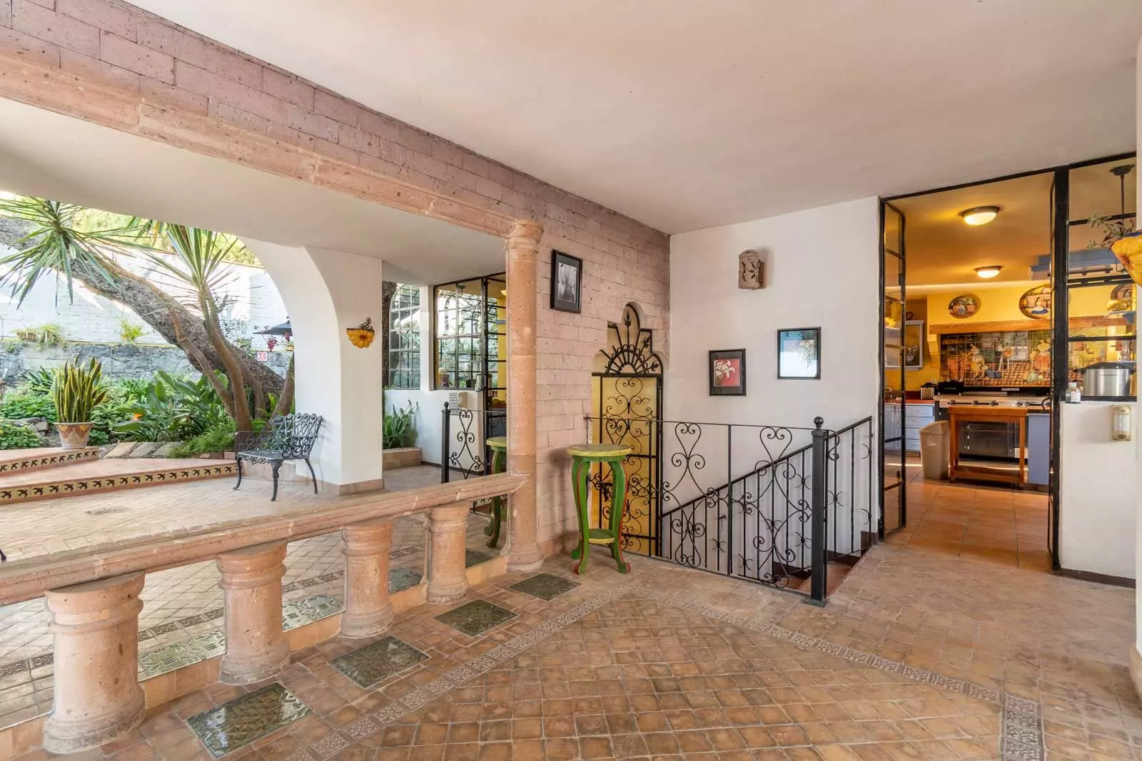 Villa Mariposa — Atascadero (Arcos de San Miguel), San Miguel de Allende — photo 9 — elegant colonial courtyard with architectural charm