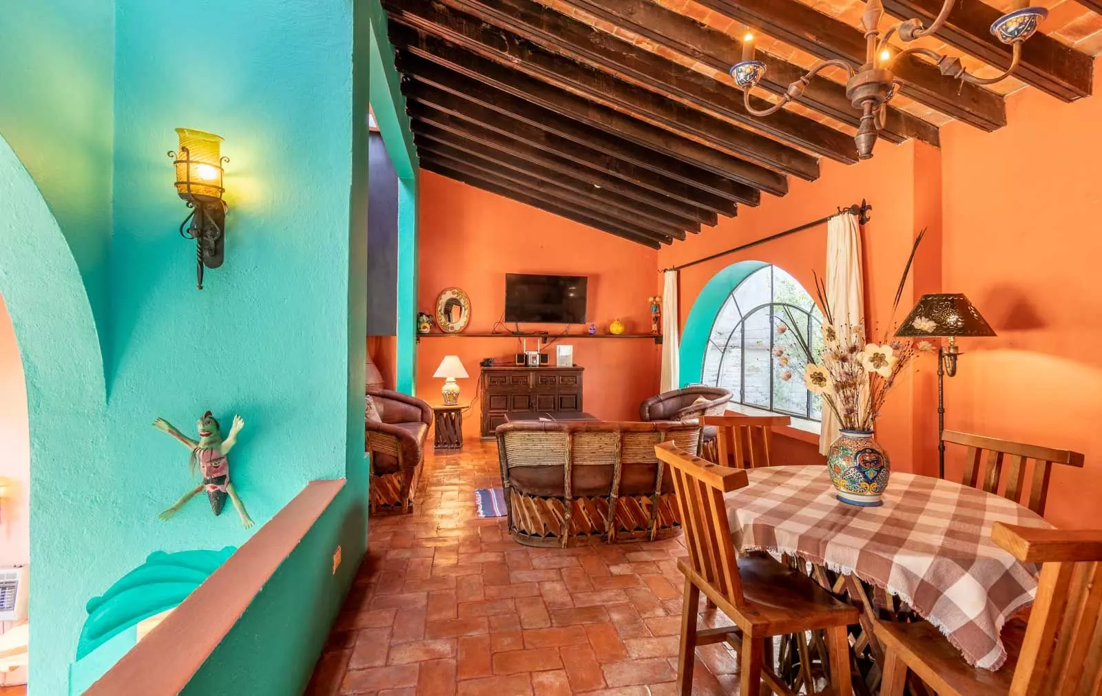 Villa Mariposa — Atascadero (Arcos de San Miguel), San Miguel de Allende — photo 14 — vibrant colonial charm meets modern comfort