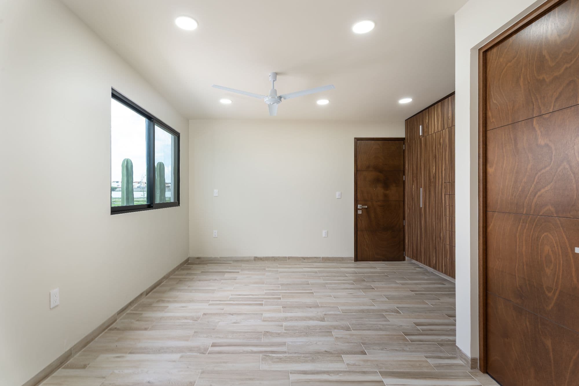 Casa Lavanda — Zirándaro, San Miguel de Allende — photo 10 — bright, spacious room with designer finishes