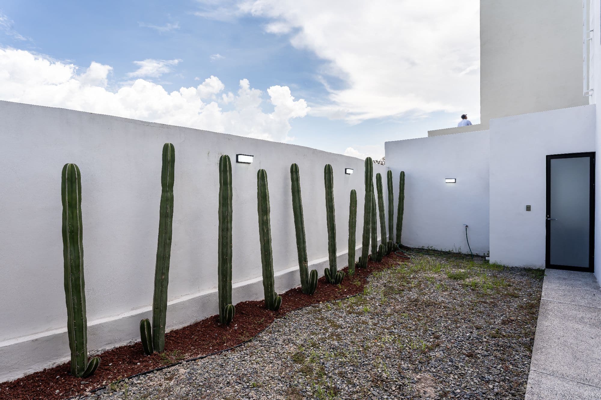 Casa Lavanda — Zirándaro, San Miguel de Allende — photo 31 — serene desert courtyard, architectural sophistication