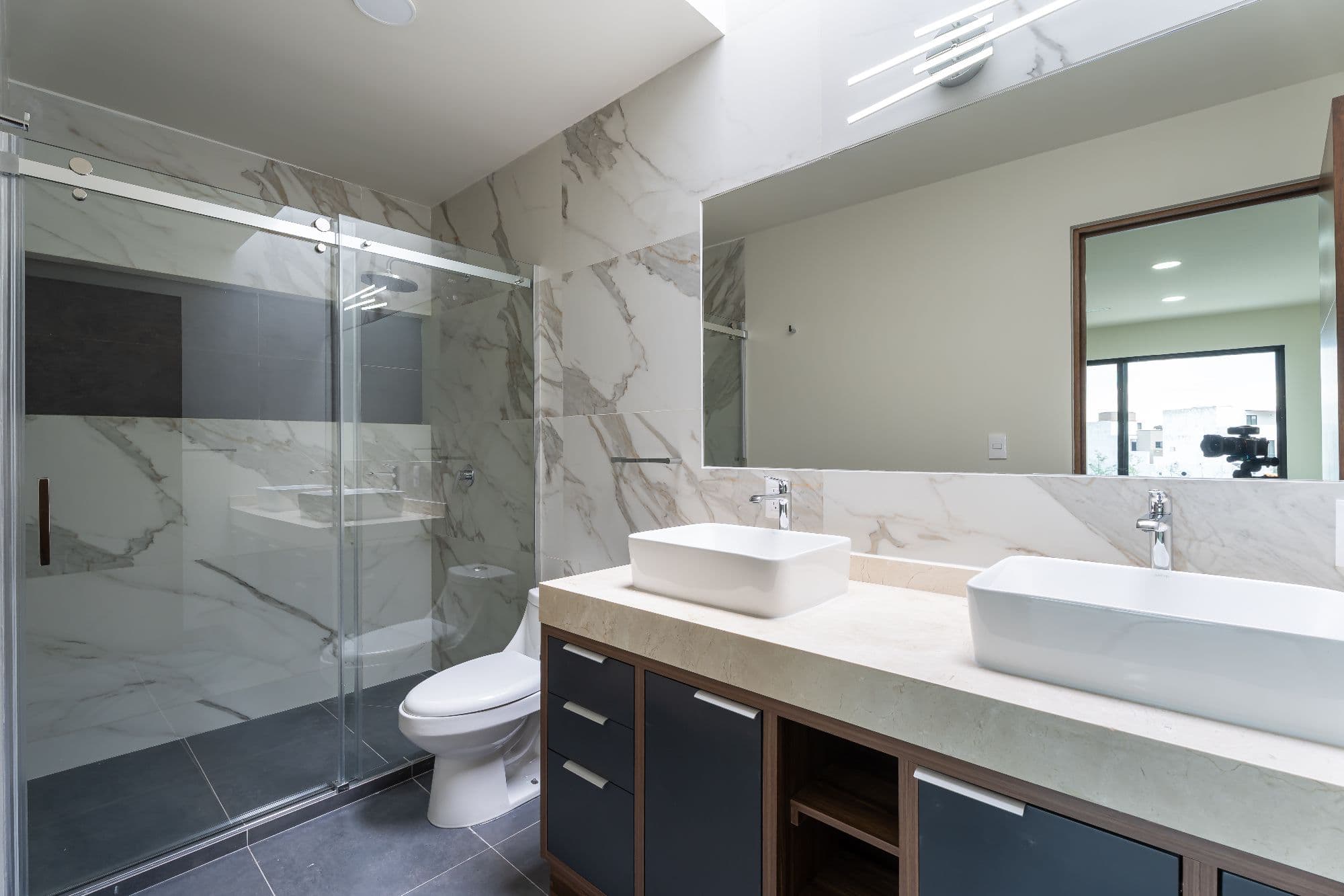 Casa Lavanda — Zirándaro, San Miguel de Allende — photo 18 — contemporary spa-inspired master bath sanctuary