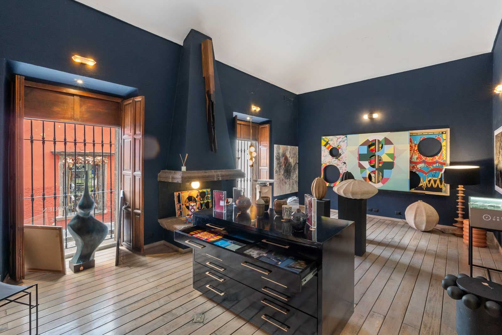 Sollano 18 — Centro, San Miguel de Allende — photo 6 — contemporary gallery meets sophisticated living space