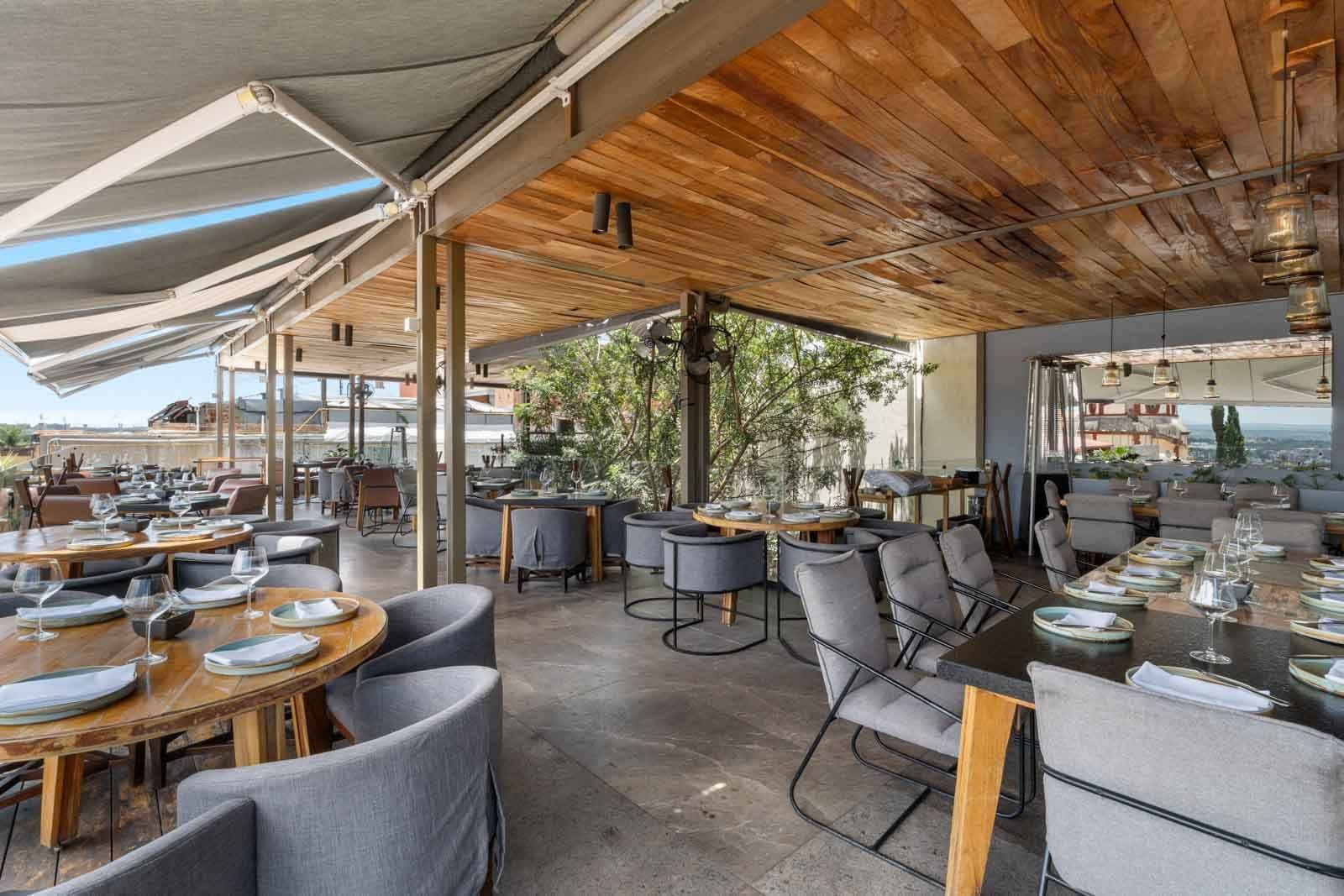 Sollano 18 — Centro, San Miguel de Allende — photo 8 — elevated dining with panoramic valley views
