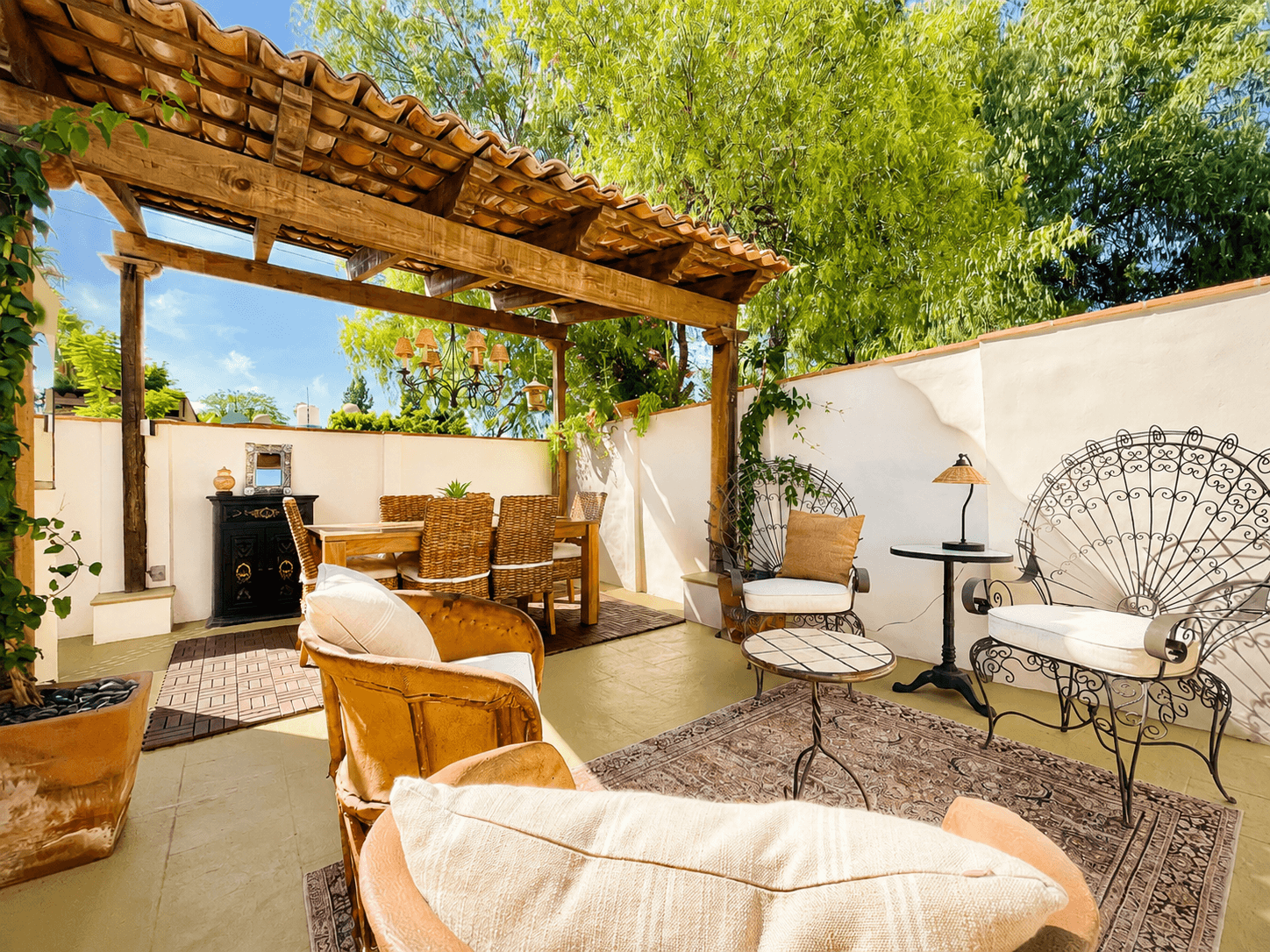 Casa Luna Blanca — San Antonio, San Miguel de Allende — photo 23 — serene courtyard with mature pergola shade