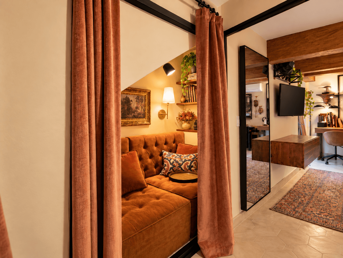 Casa Luna Blanca — San Antonio, San Miguel de Allende — photo 16 — intimate alcove with warm amber glow