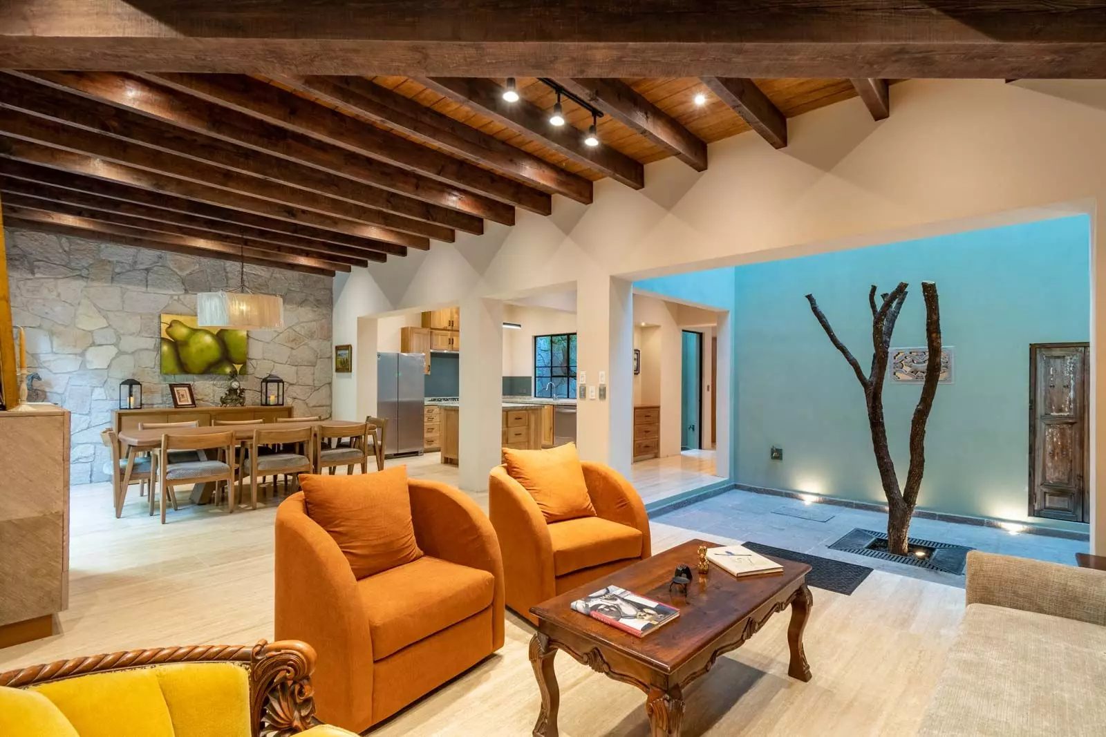 Villa Kusama — Guadiana, San Miguel de Allende — photo 2 — luminous open-plan living, architectural elegance