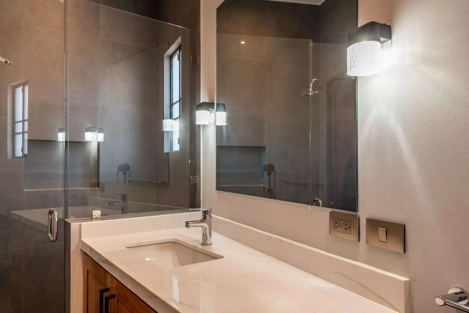 Villa Kusama — Guadiana, San Miguel de Allende — photo 26 — spa-inspired ensuite with natural light