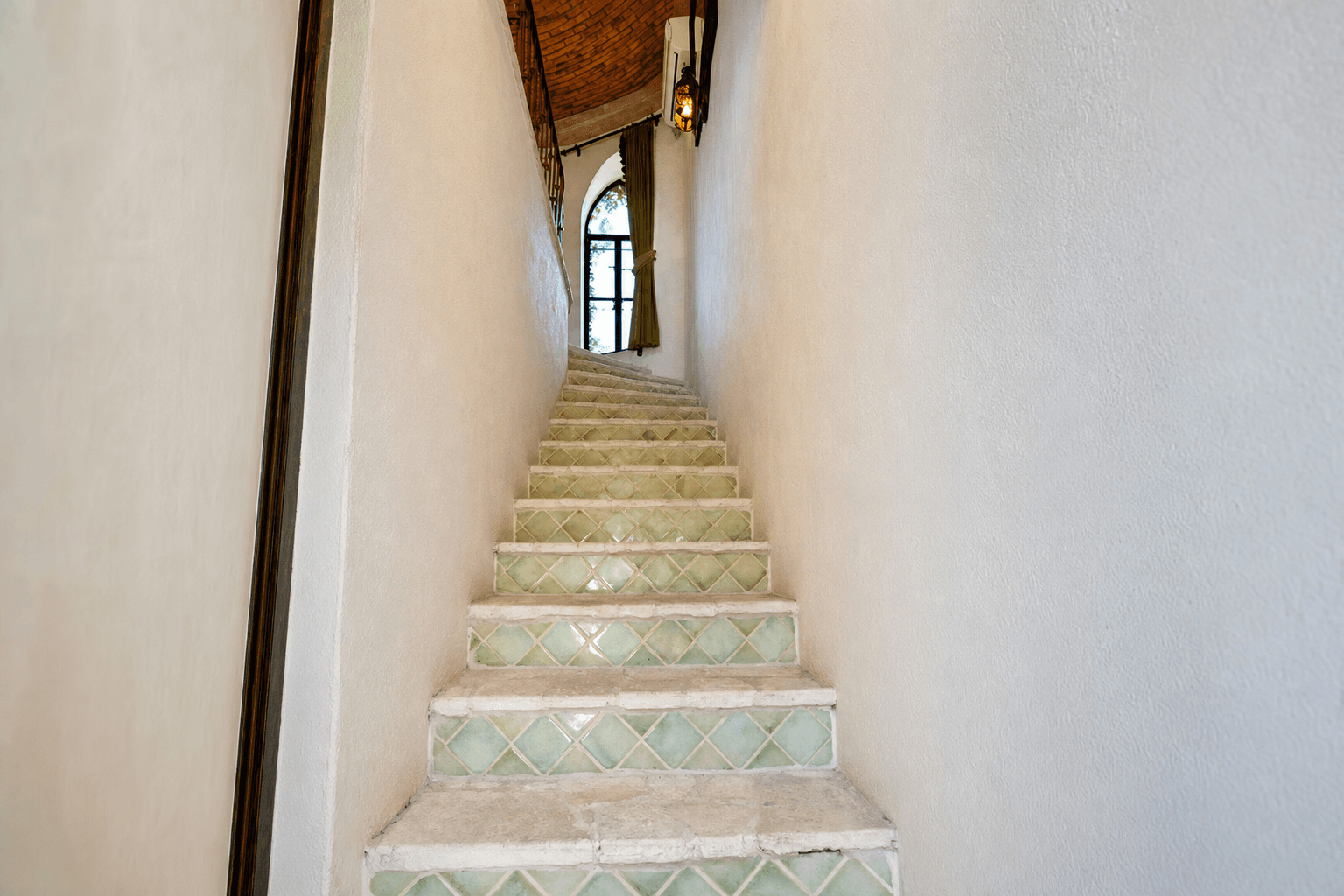 Casa Gibson — Centro, San Miguel de Allende — photo 18 — charming tiled staircase, authentic colonial architecture