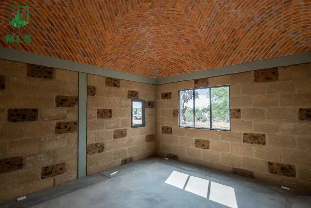 Casa El Toreador — Camino a Dr Mora, San Miguel de Allende — photo 7 — rustic brick vault, luminous potential