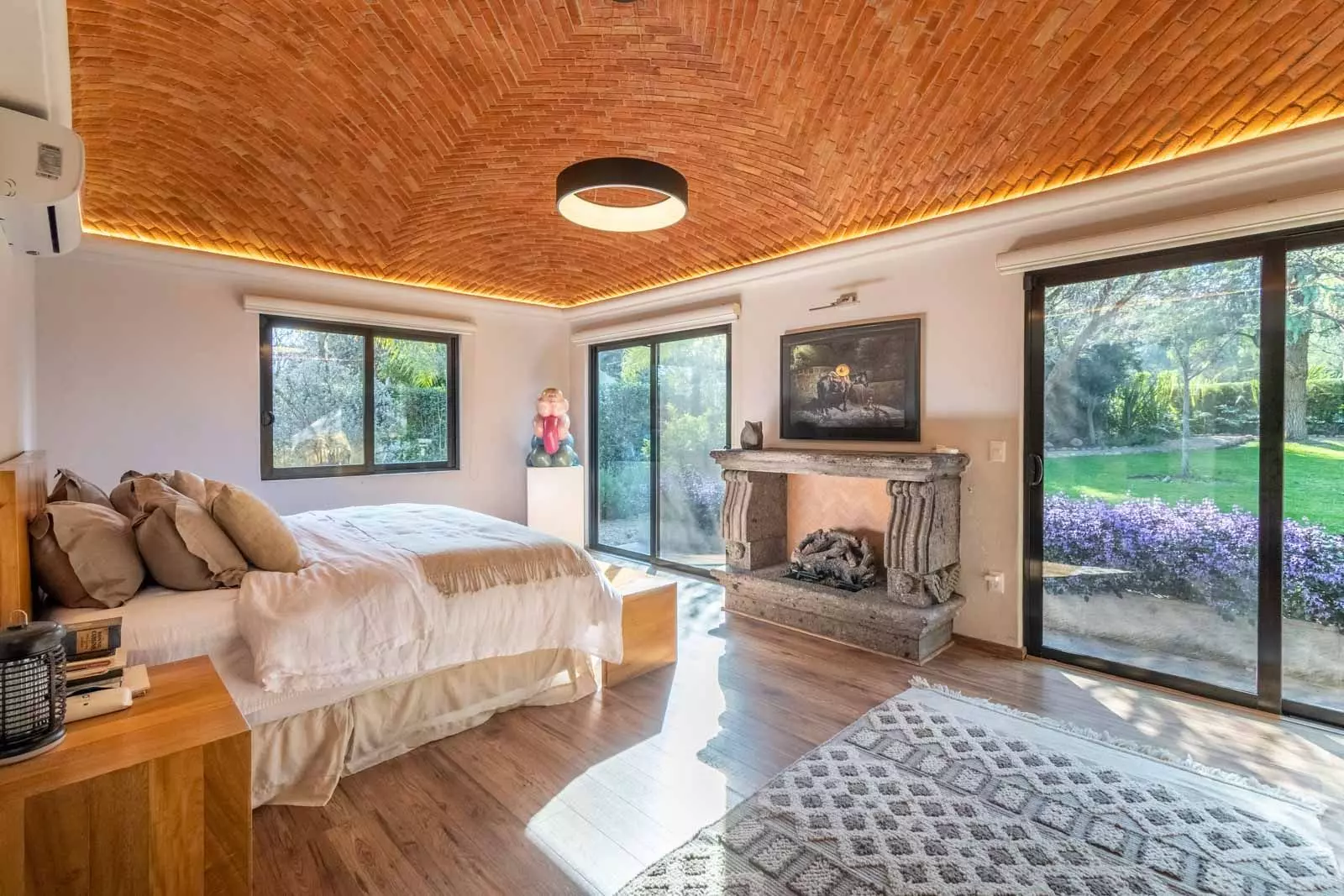 Casa Leo — Los Labradores, San Miguel de Allende — photo 20 — luminous master suite with garden views