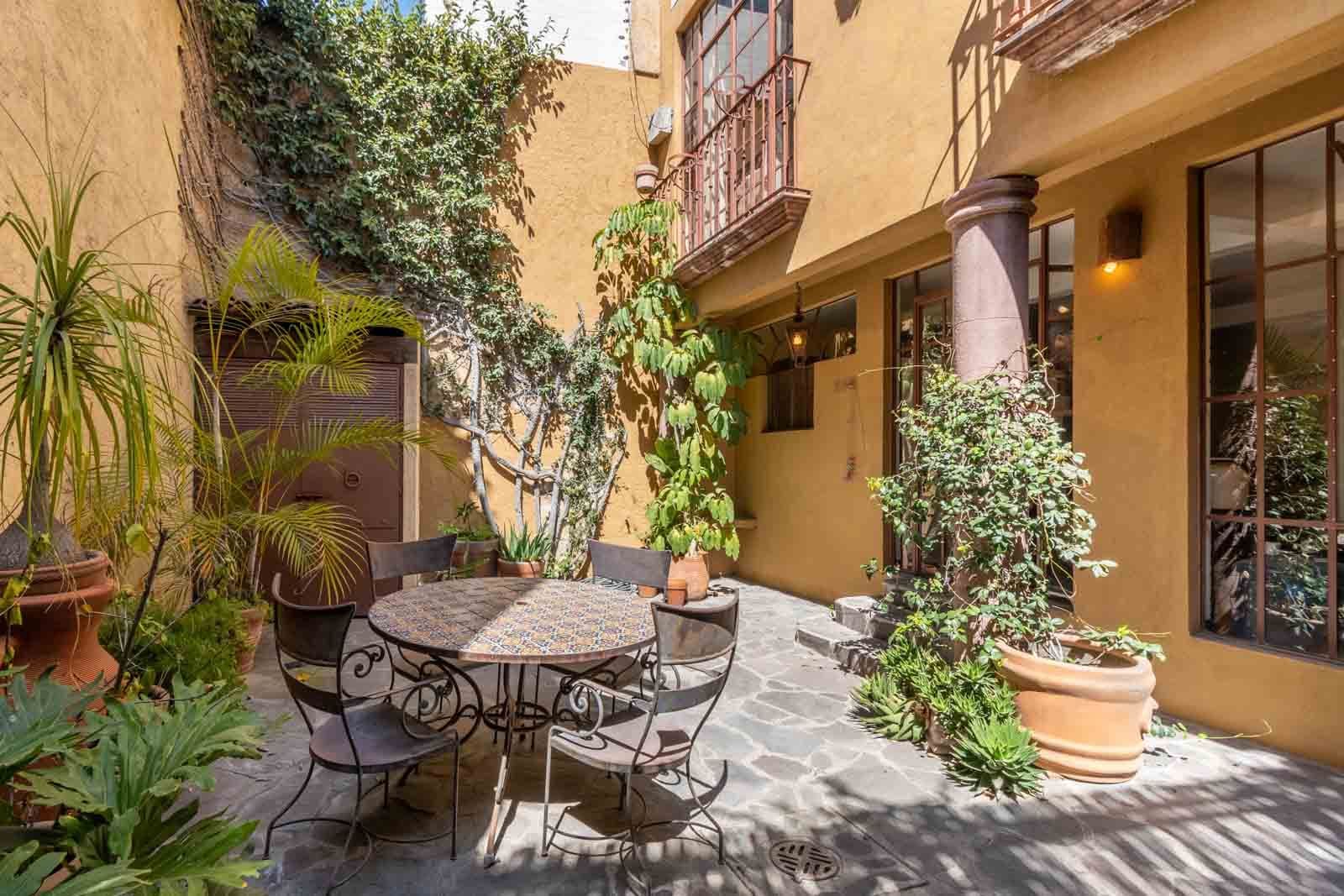 Casa las Nubes — San Antonio, San Miguel de Allende — photo 18 — enchanting courtyard, vibrant colonial elegance