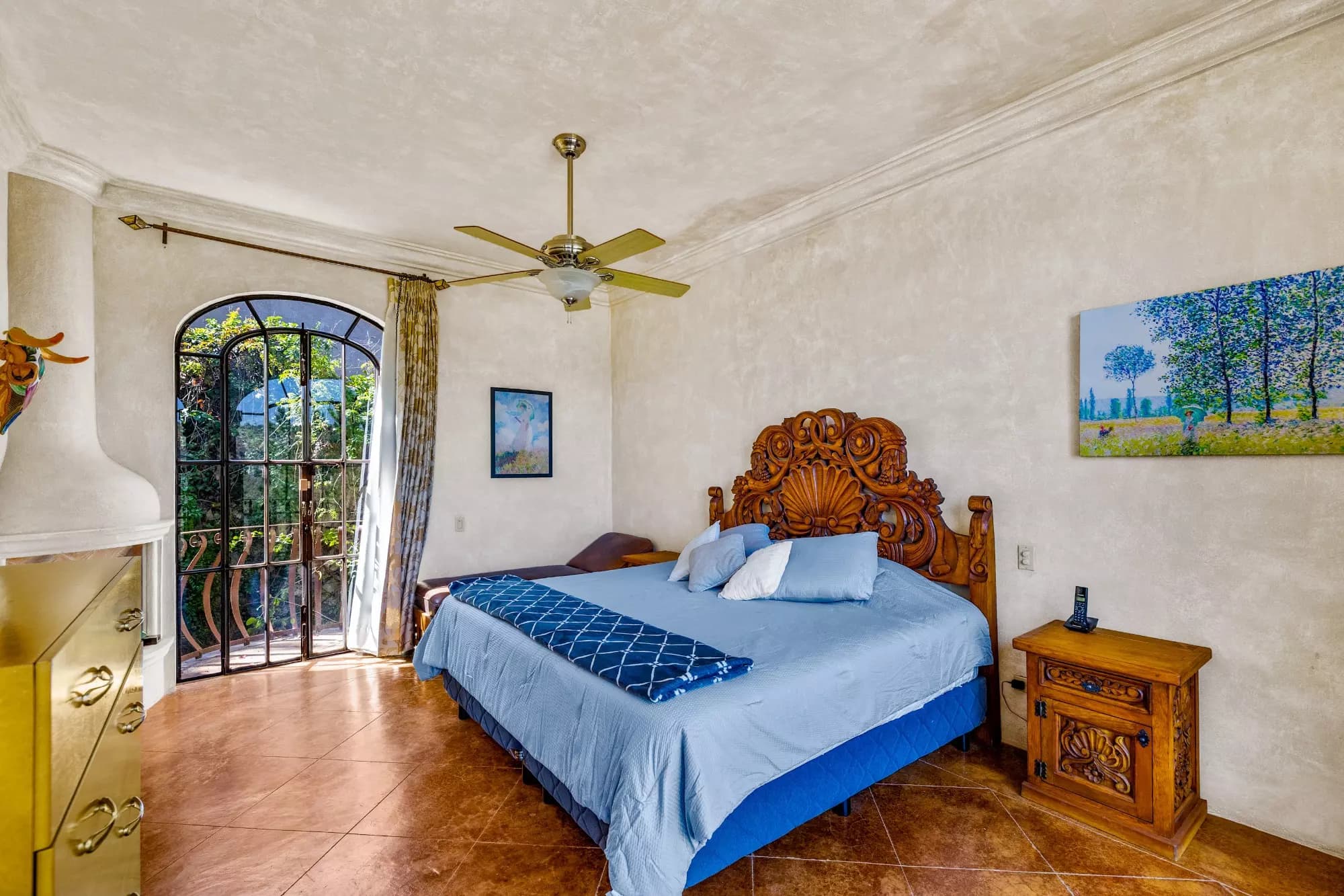 Casa Stone — Balcones, San Miguel de Allende — photo 22 — luminous bedroom with garden views