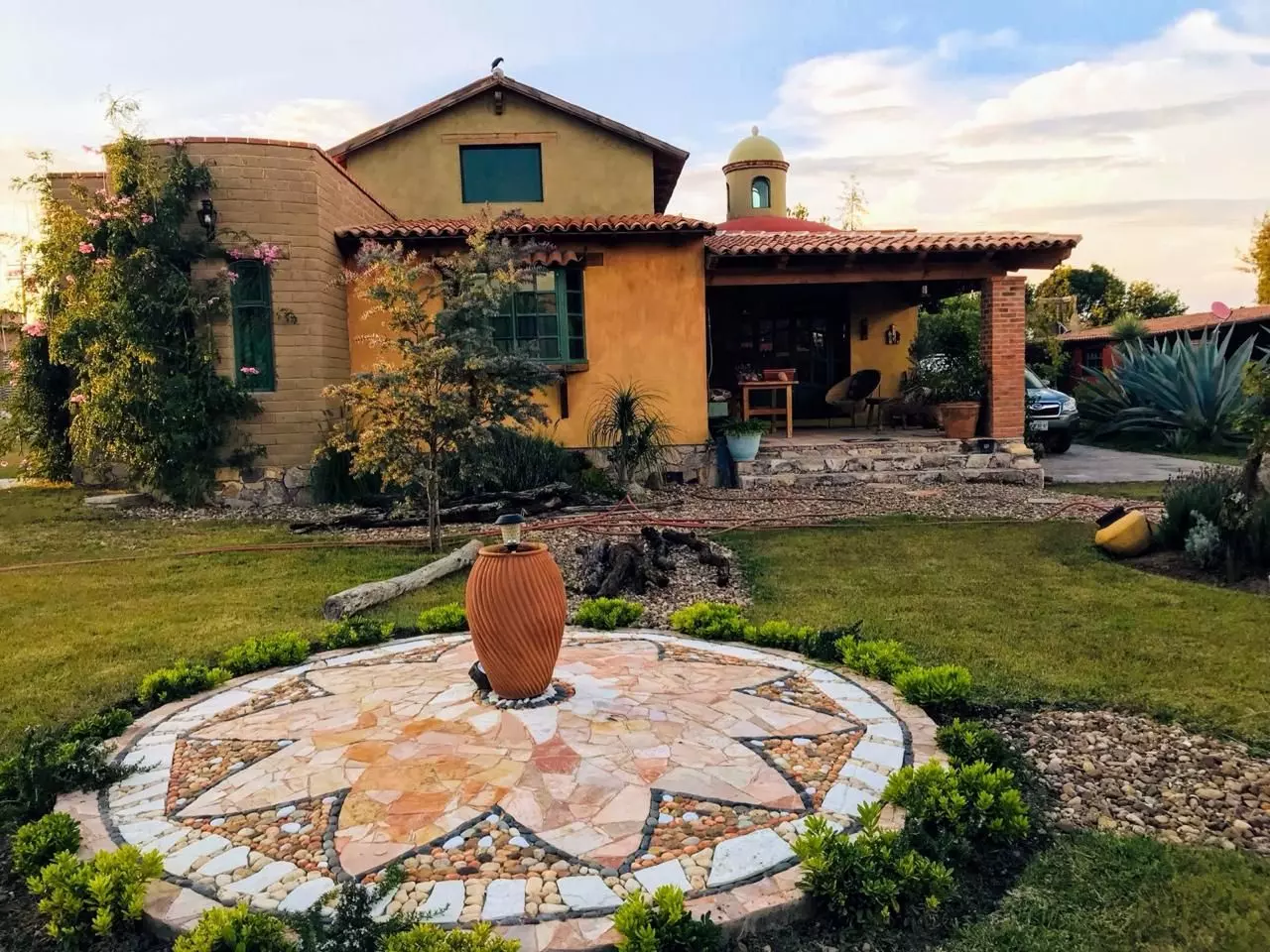 Casa Los Olivos — San Virgilio, San Miguel de Allende — photo 12 — enchanting hacienda with manicured grounds