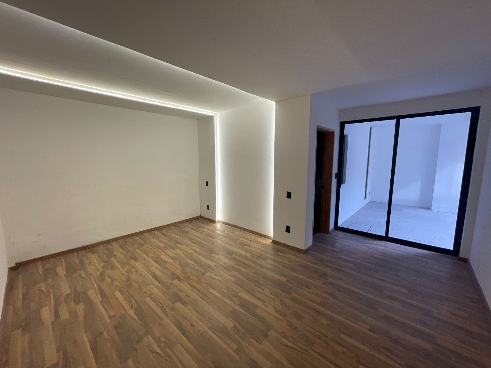Luna Condominium 19A — La Palmita, San Miguel de Allende — photo 13 — contemporary light-filled open living