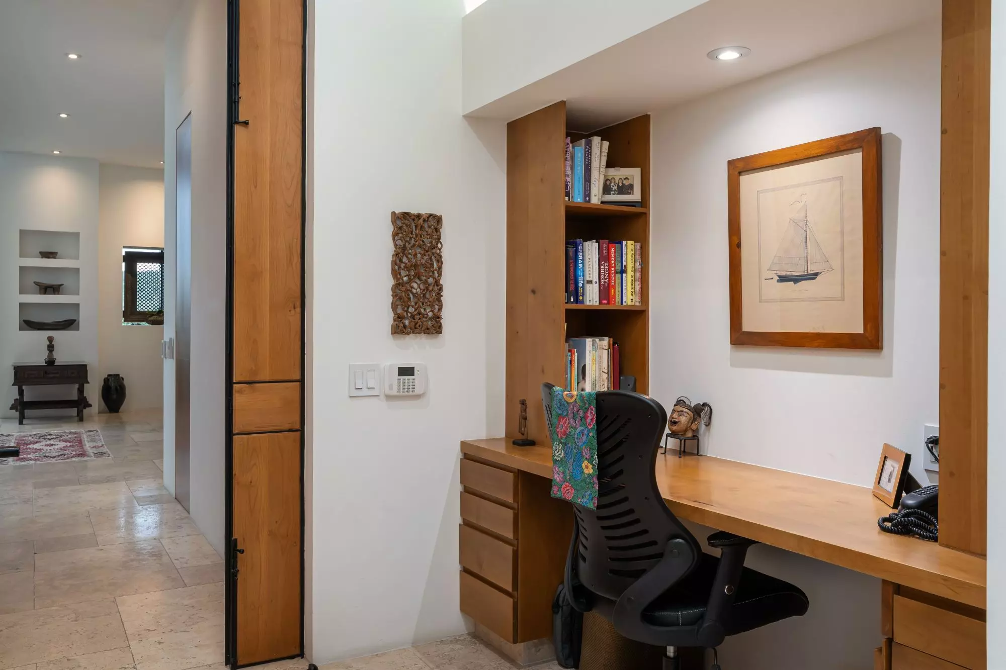 Mirador del Charco — Rinconada de Los Balcones, San Miguel de Allende — photo 26 — refined home office with built-in shelving