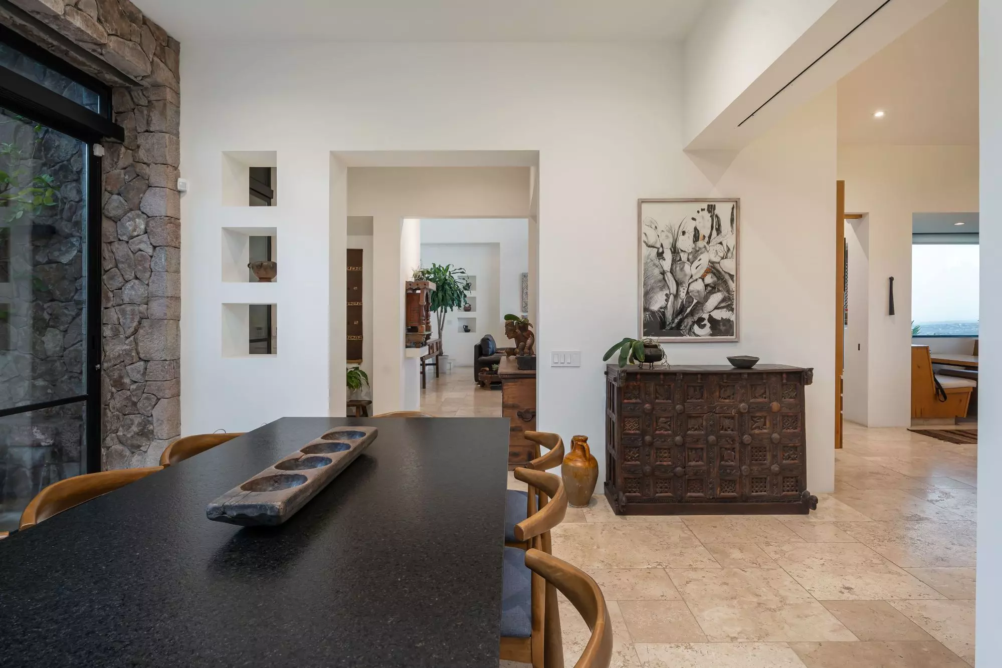 Mirador del Charco — Rinconada de Los Balcones, San Miguel de Allende — photo 12 — serene open-plan living with curated artistry