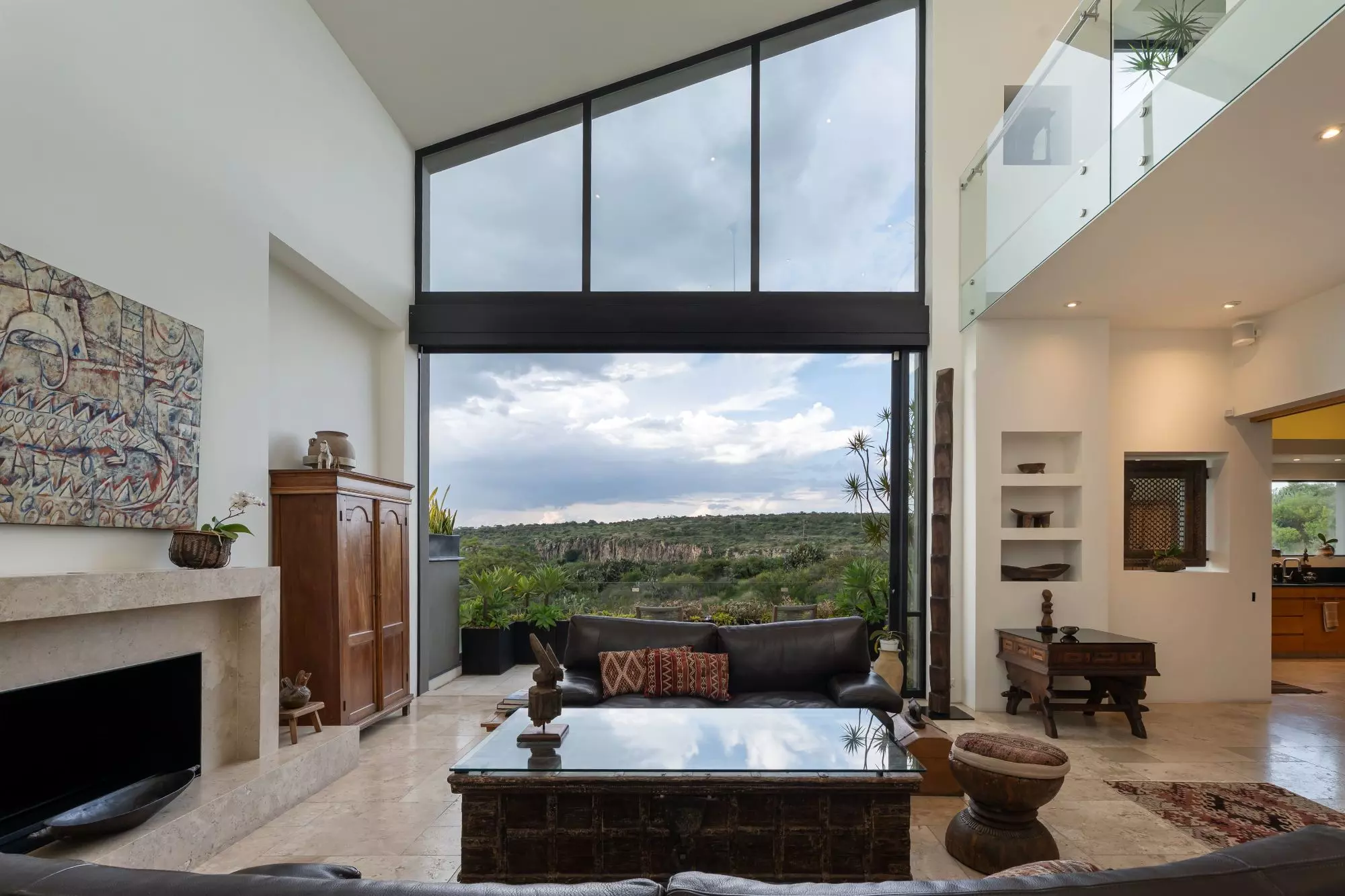 Mirador del Charco — Rinconada de Los Balcones, San Miguel de Allende — photo 6 — panoramic valley views, soaring ceilings, contemporary luxury