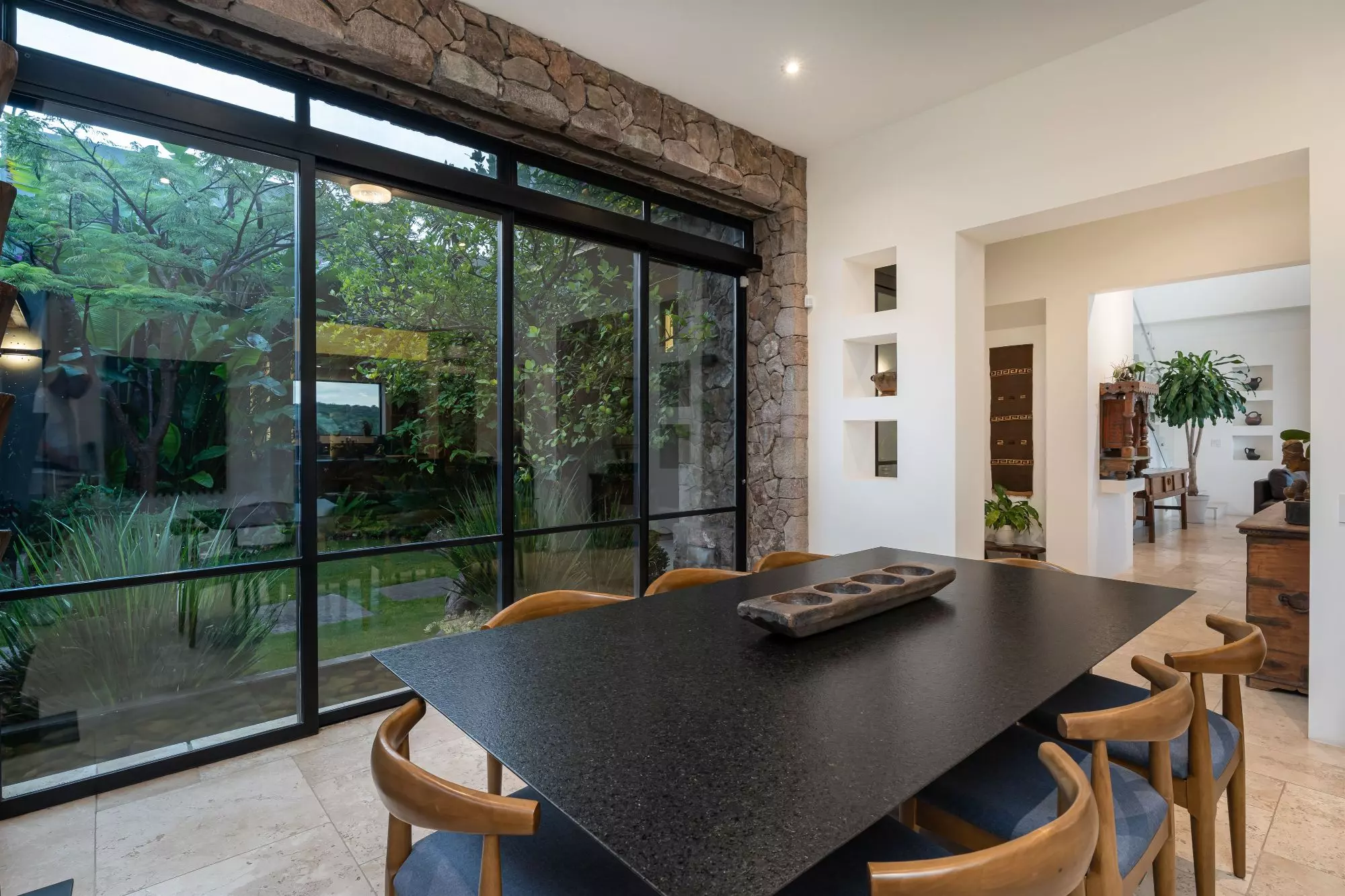 Mirador del Charco — Rinconada de Los Balcones, San Miguel de Allende — photo 16 — contemporary dining, garden views, natural light