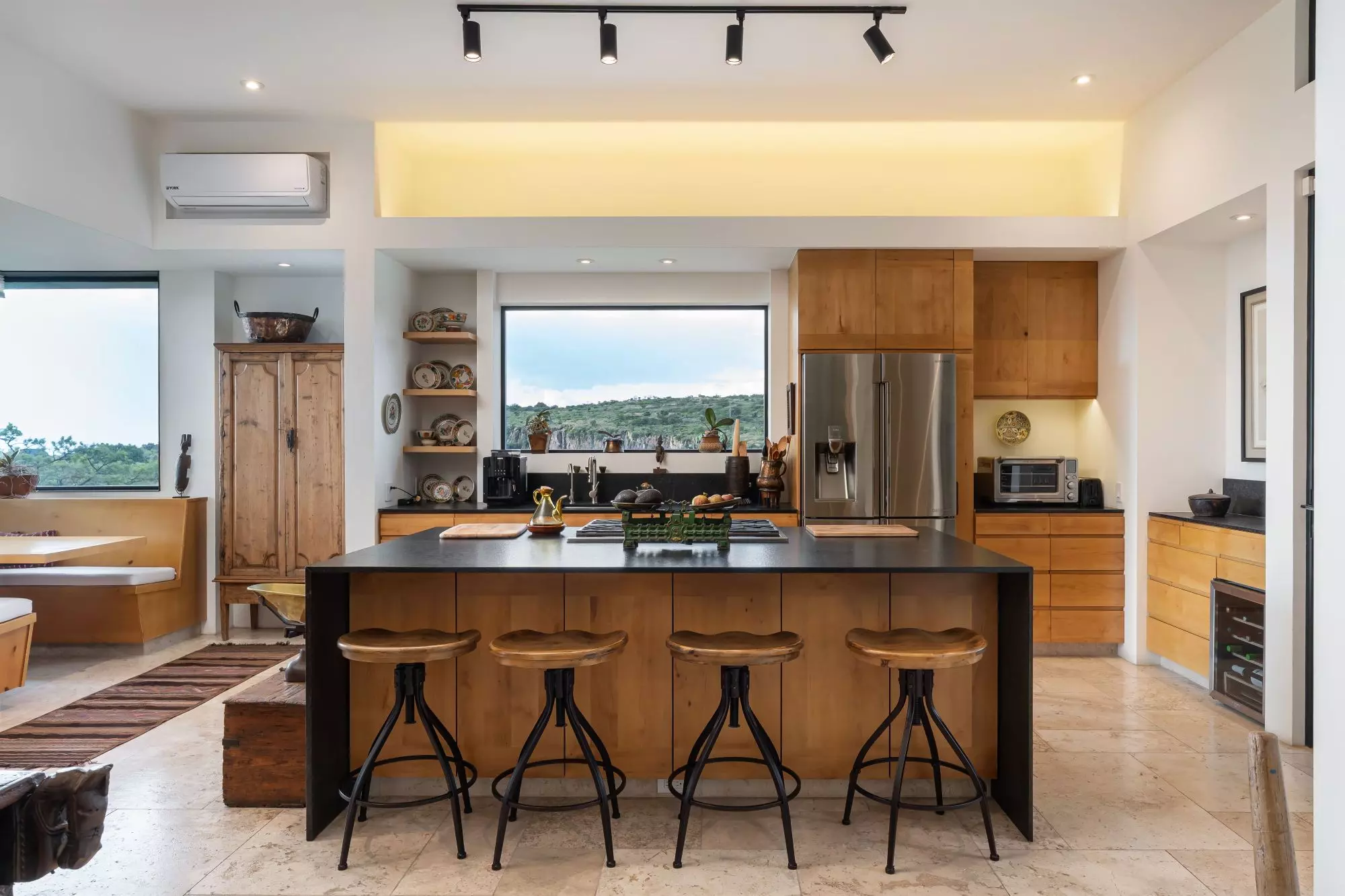 Mirador del Charco — Rinconada de Los Balcones, San Miguel de Allende — photo 18 — sophisticated kitchen with panoramic valley views