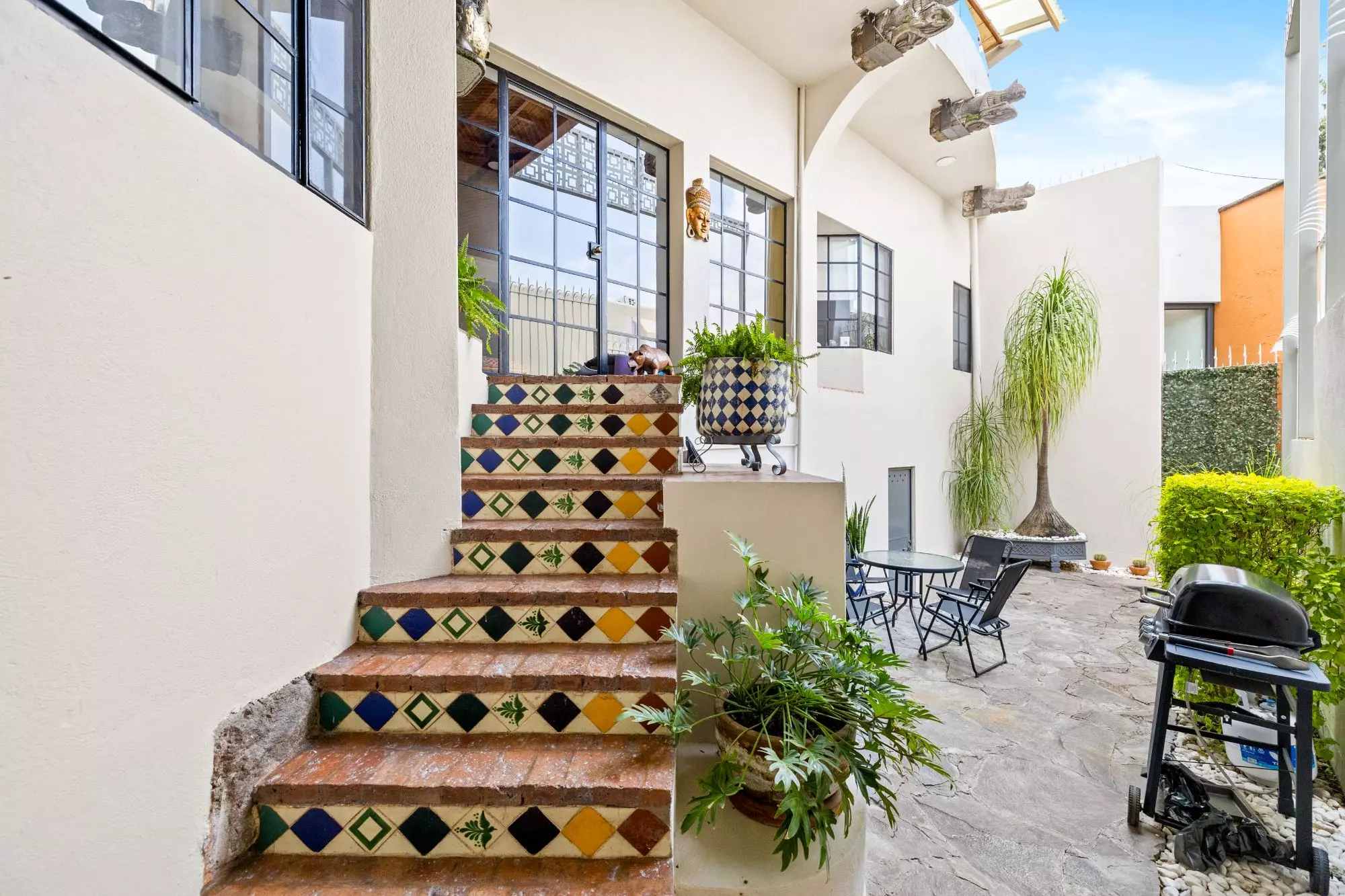 Casa del Foro — Balcones, San Miguel de Allende — photo 16 — charming colonial courtyard, artisan tilework