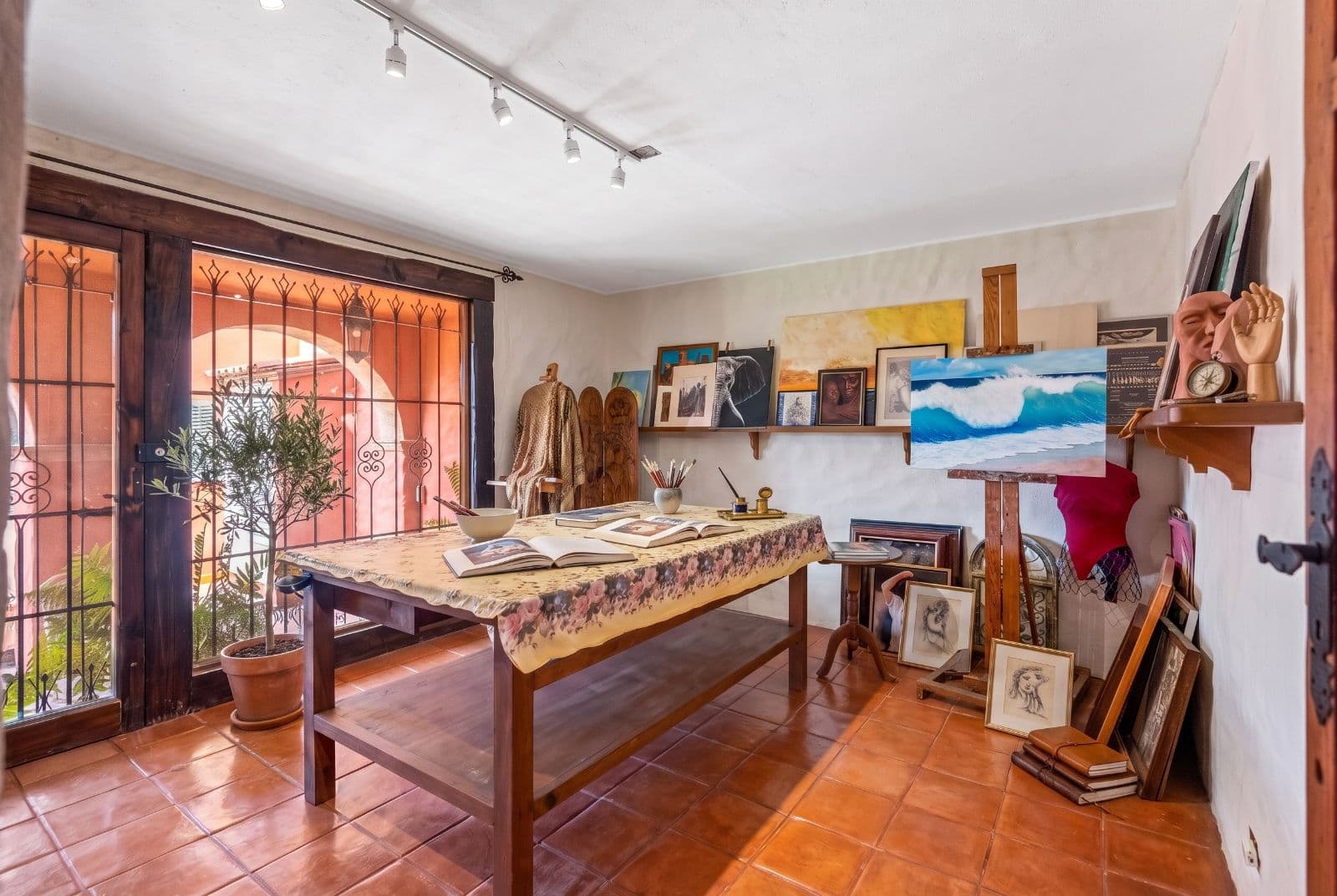 Casa Savia | A Private Garden Sanctuary in Los Frailes — Villa de los Frailes, San Miguel de Allende — photo 14 — luminous artist's studio with colonial charm