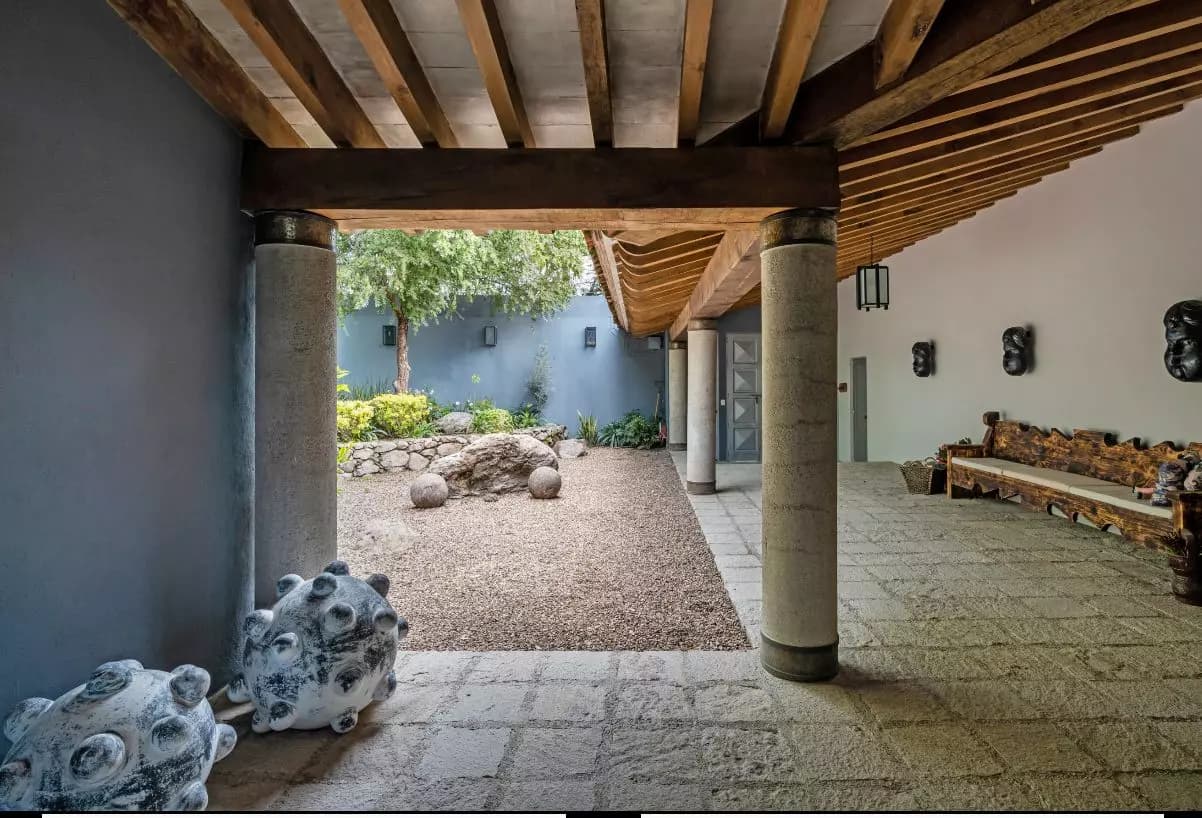 Casa Azul — Balcones, San Miguel de Allende — photo 10 — covered courtyard with architectural character