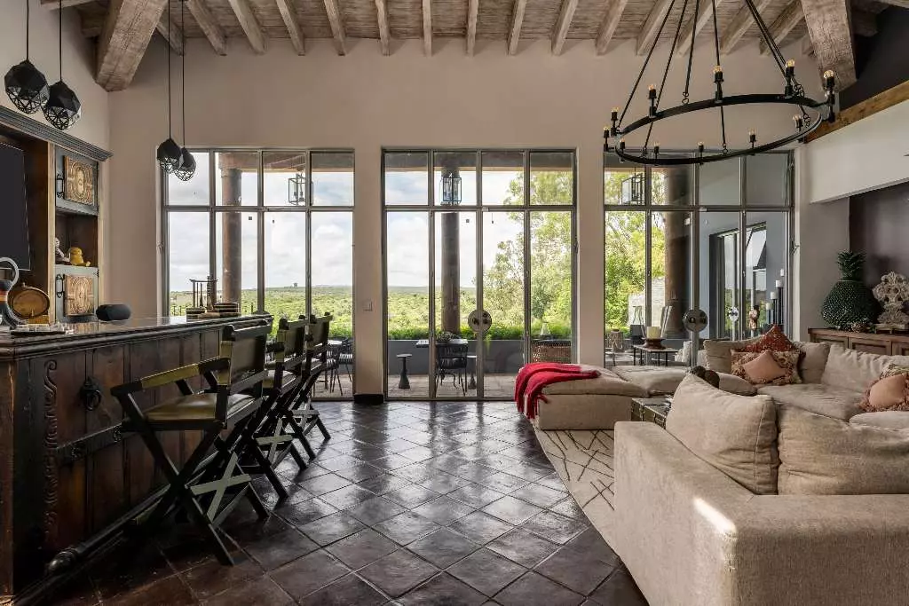 Casa Azul — Balcones, San Miguel de Allende — photo 24 — soaring ceilings, panoramic countryside views