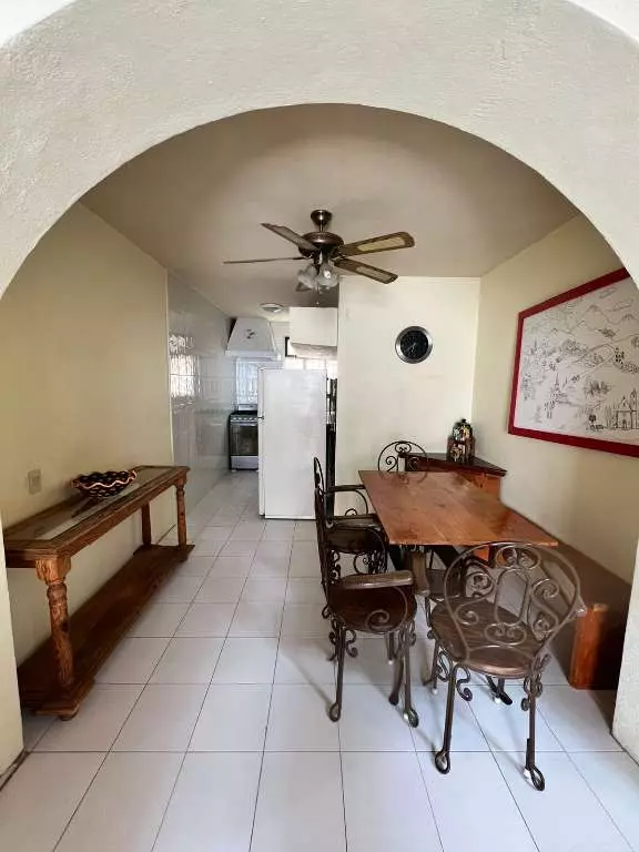 Cielito Lindo — Guadalupe, San Miguel de Allende — photo 12 — charming arched passageway, authentic mexican character