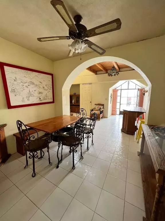 Cielito Lindo — Guadalupe, San Miguel de Allende — photo 14 — charming arched entry, sun-drenched dining