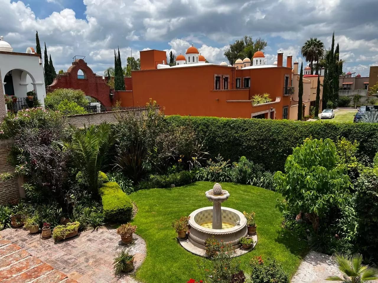 Casa Fuente — Atascadero (Arcos de San Miguel), San Miguel de Allende — photo 14 — serene courtyard, vibrant mexican architecture