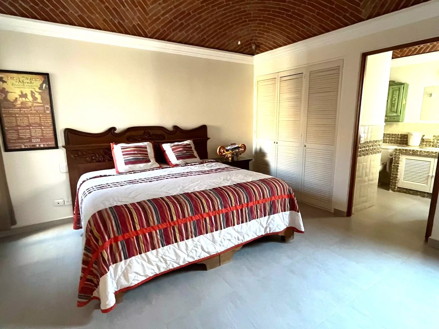 Casa Fuente — Atascadero (Arcos de San Miguel), San Miguel de Allende — photo 9 — elegant master suite, warm natural light