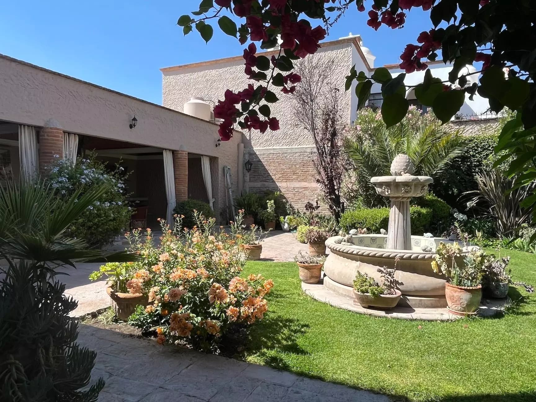 Casa Fuente — Atascadero (Arcos de San Miguel), San Miguel de Allende — photo 13 — elegant courtyard, timeless architectural charm