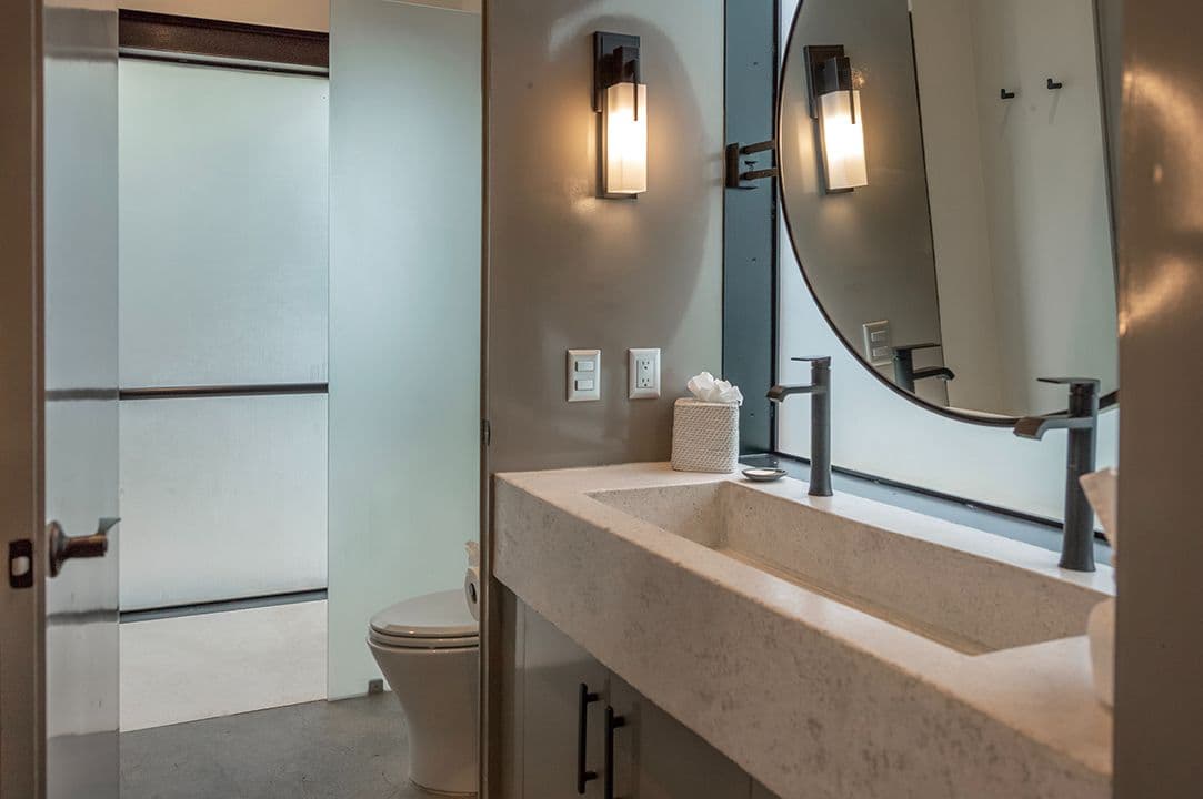 CASA SANCHEZ RENERO — Balcones, San Miguel de Allende — photo 14 — contemporary spa-inspired master bath