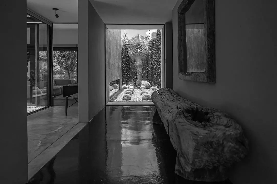 CASA SANCHEZ RENERO — Balcones, San Miguel de Allende — photo 6 — serene passage to sculptural gardens