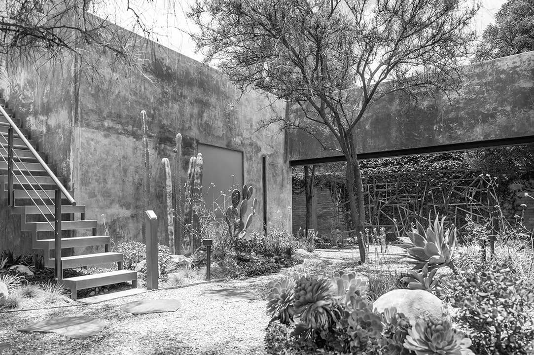 CASA SANCHEZ RENERO — Balcones, San Miguel de Allende — photo 23 — serene desert courtyard, architectural character