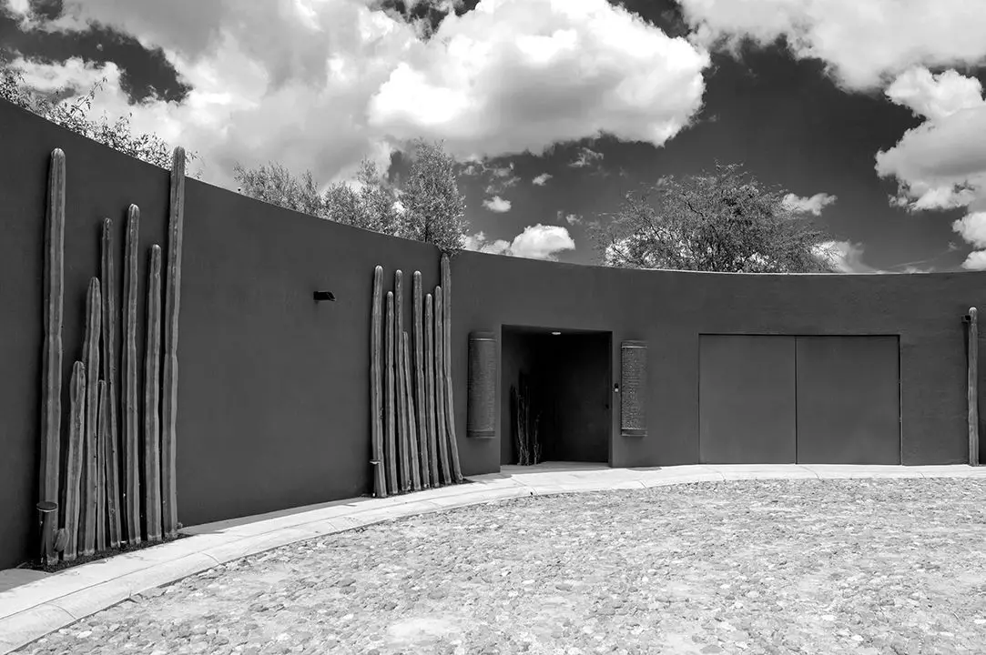 CASA SANCHEZ RENERO — Balcones, San Miguel de Allende — photo 2 — contemporary desert sanctuary, architectural elegance