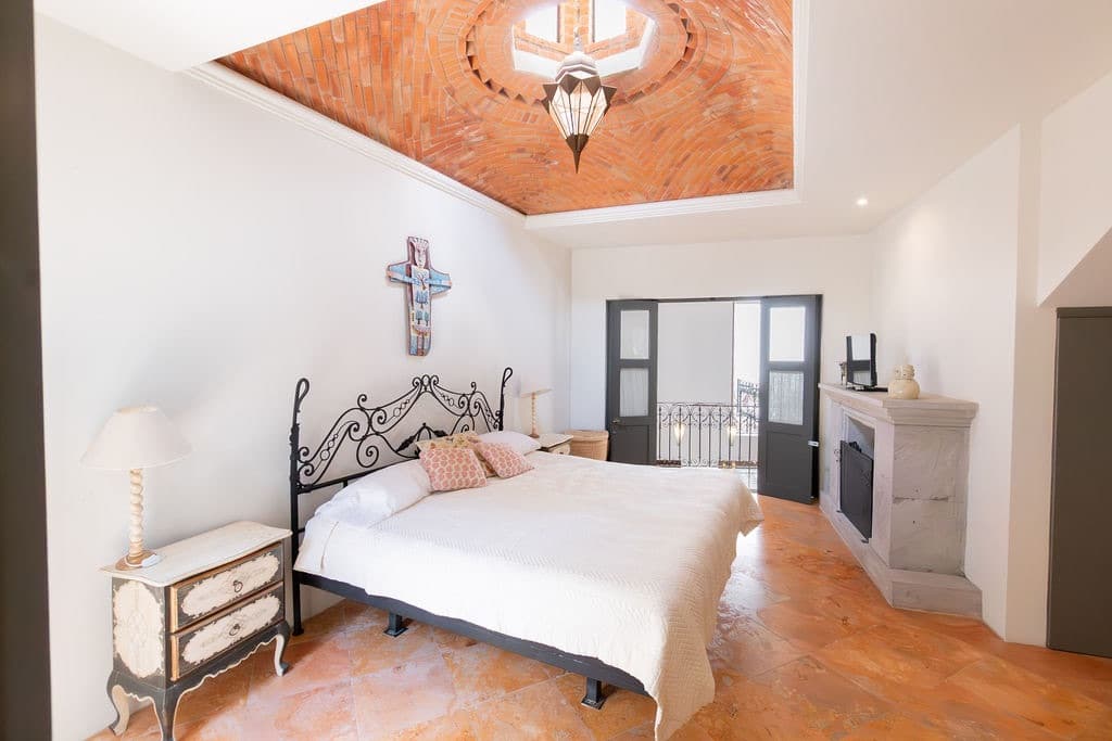 CASA TENERIAS — Centro, San Miguel de Allende — photo 18 — soaring brick vaulted ceiling, luminous