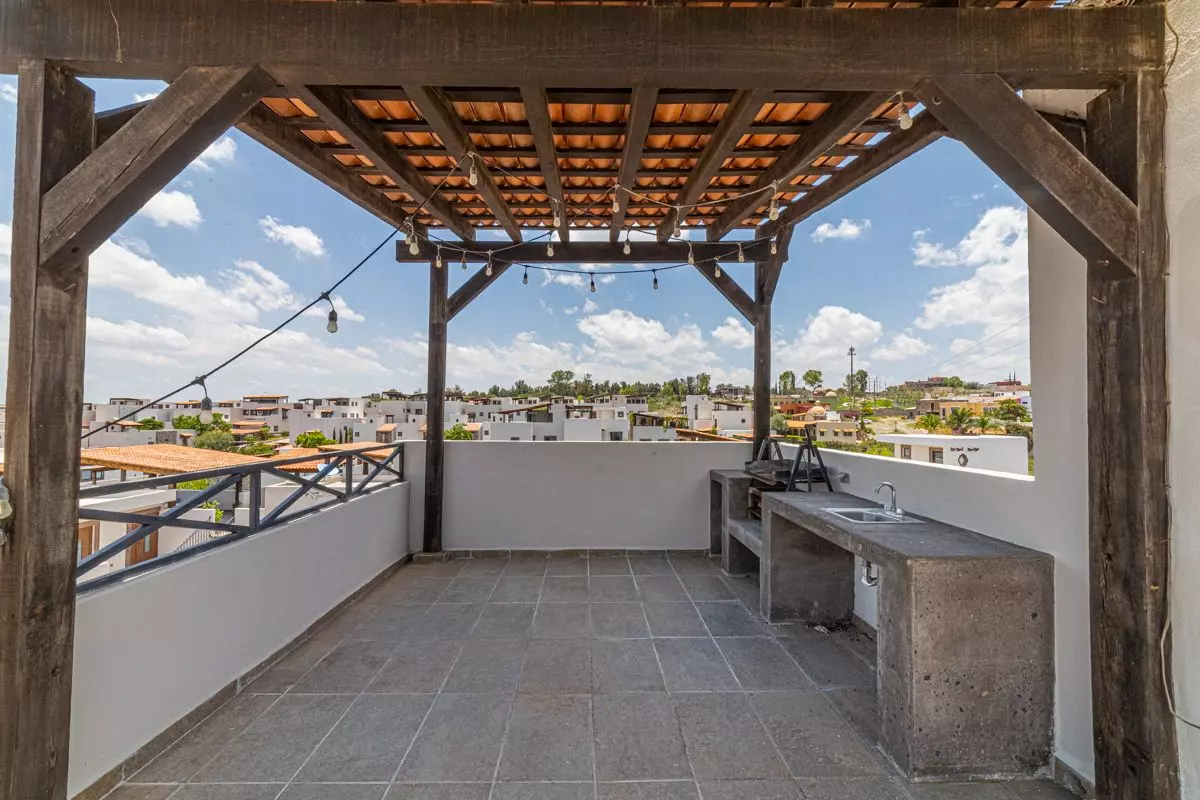 Casa Atardecer — Antigua Residencial, San Miguel de Allende — photo 18 — panoramic rooftop entertaining space