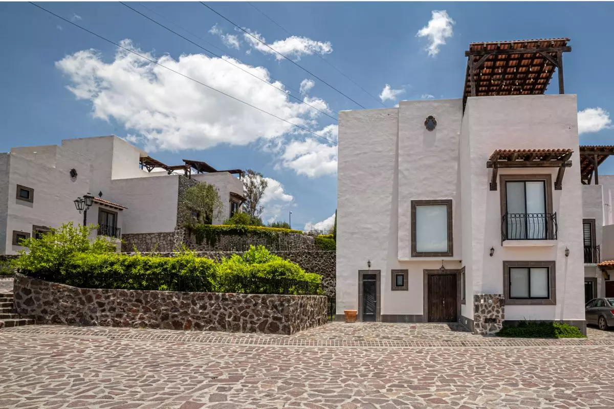 Casa Atardecer — Antigua Residencial, San Miguel de Allende — photo 21 — charming colonial architecture, sun-drenched courtyards