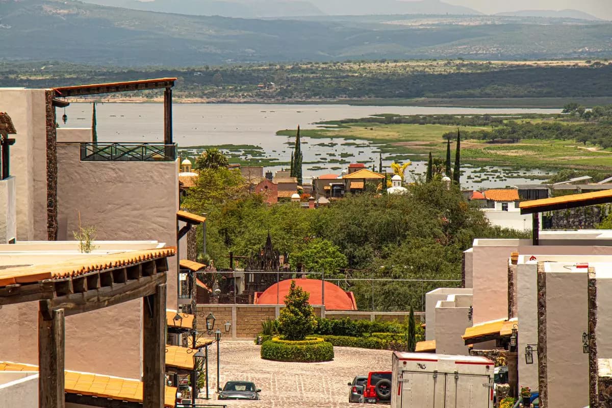 Casa Atardecer — Antigua Residencial, San Miguel de Allende — photo 19 — panoramic lake views, colonial elegance