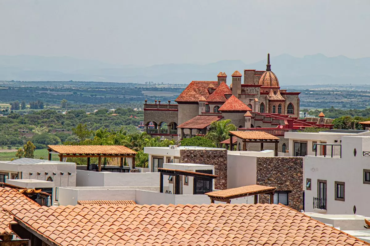 Casa Atardecer — Antigua Residencial, San Miguel de Allende — photo 20 — panoramic views, architectural splendor, elevated elegance