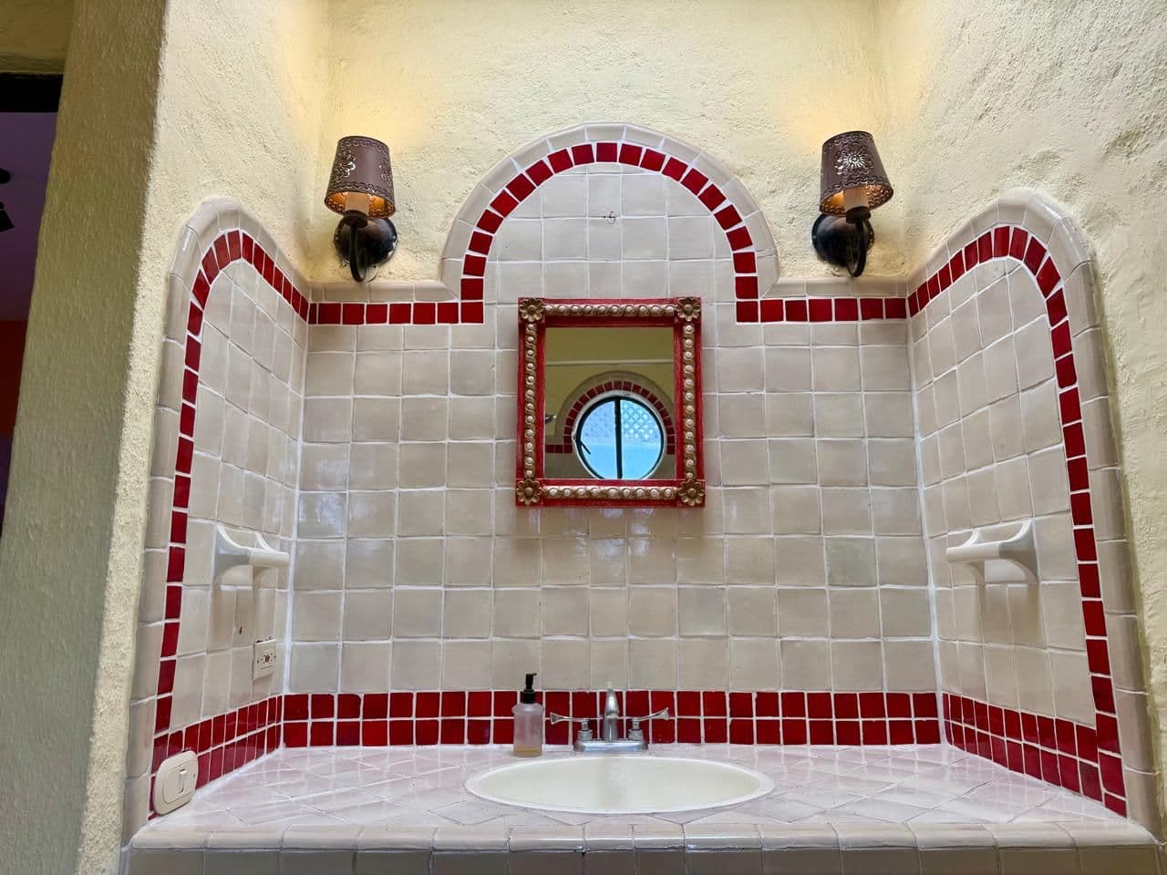 VENTA DEPARTAMENTO 3 N GUADALUPE β Guadalupe, San Miguel de Allende β photo 9 β charming traditional mexican bathroom