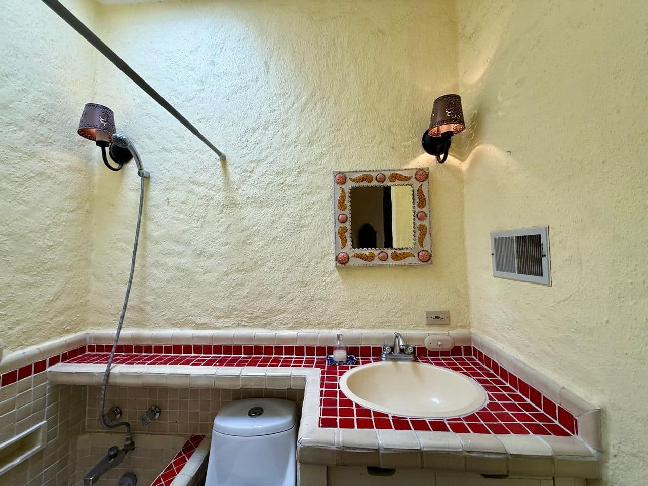 VENTA DEPARTAMENTO 3 N GUADALUPE β Guadalupe, San Miguel de Allende β photo 7 β charming traditional mexican bathroom