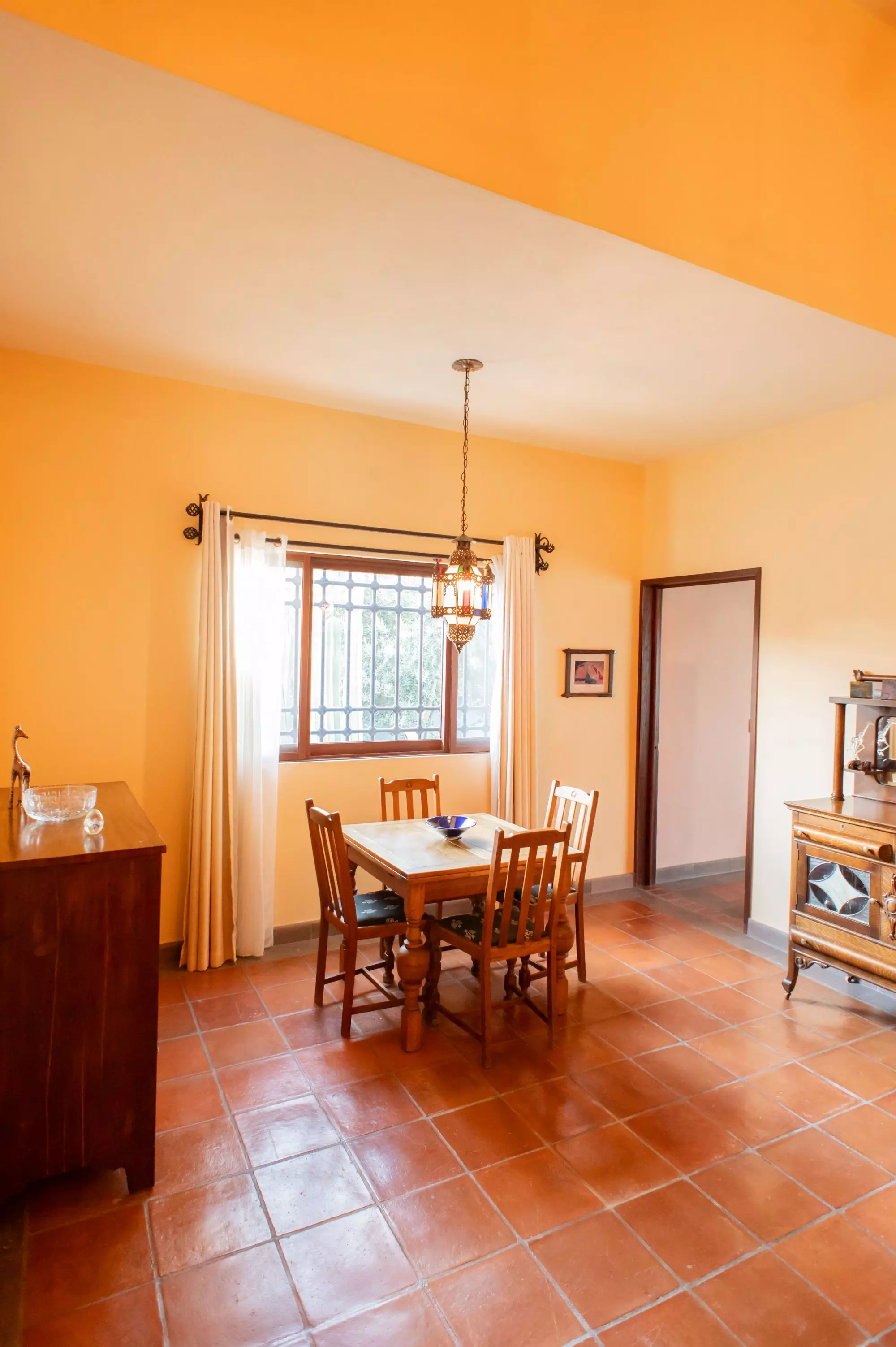 Casa Capricho Azul — El Capricho, San Miguel de Allende — photo 6 — radiant dining room, authentic colonial charm