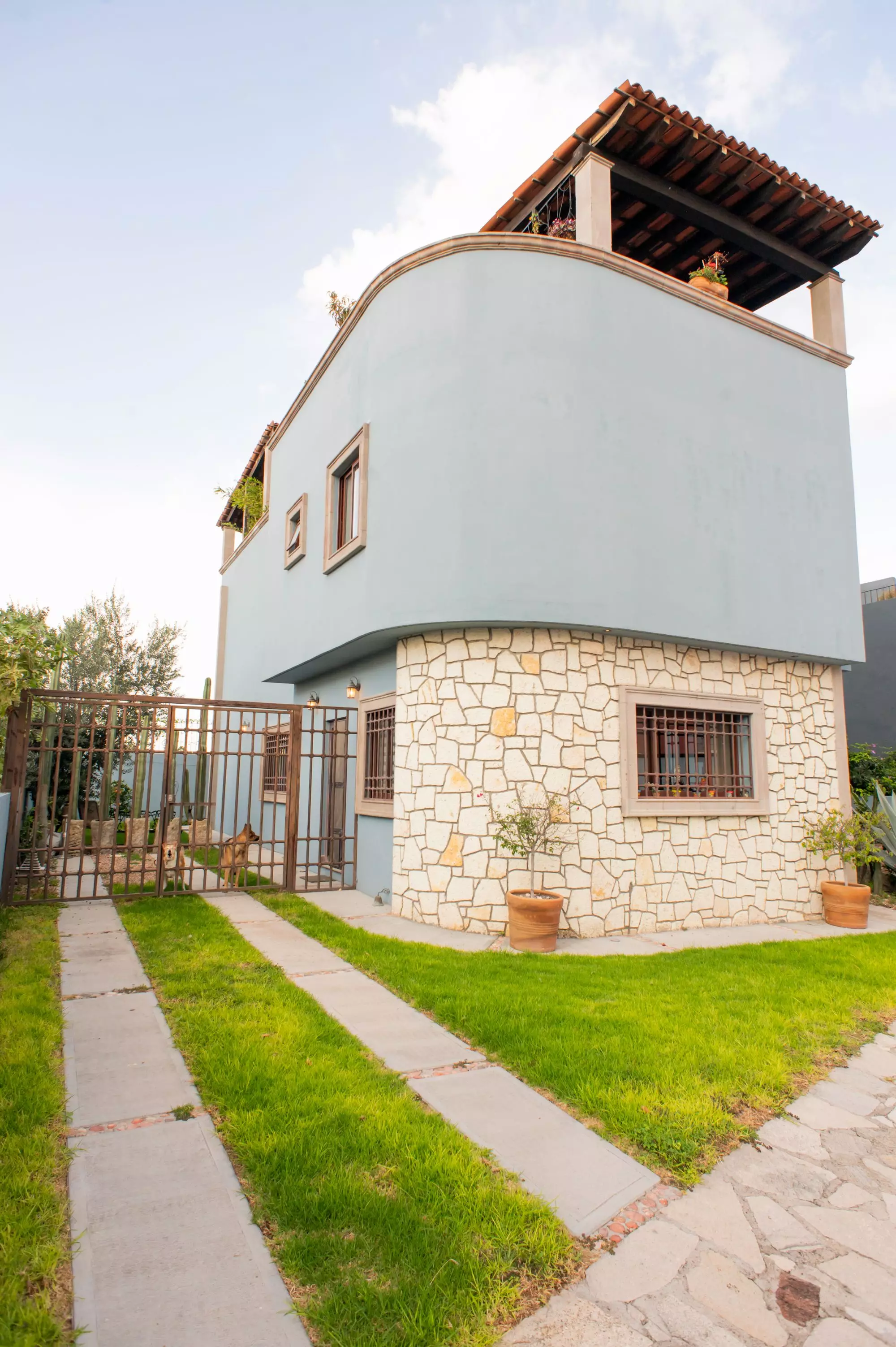 Casa Capricho Azul — El Capricho, San Miguel de Allende — photo 23 — contemporary architectural gem with rustic charm