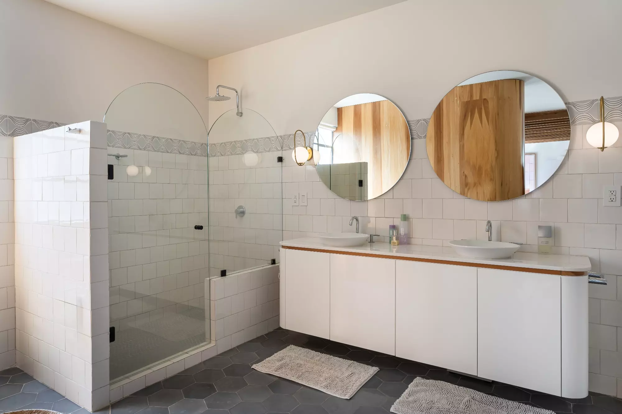 Casa Nómada — San Antonio, San Miguel de Allende — photo 12 — contemporary spa-inspired ensuite bath