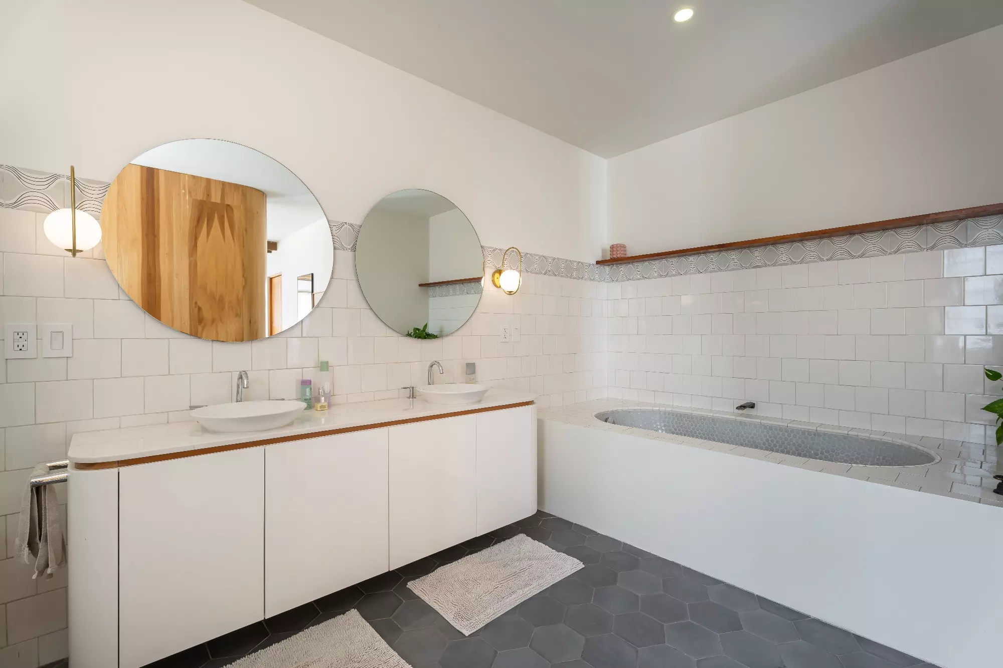 Casa Nómada — San Antonio, San Miguel de Allende — photo 13 — spa-inspired contemporary master bath